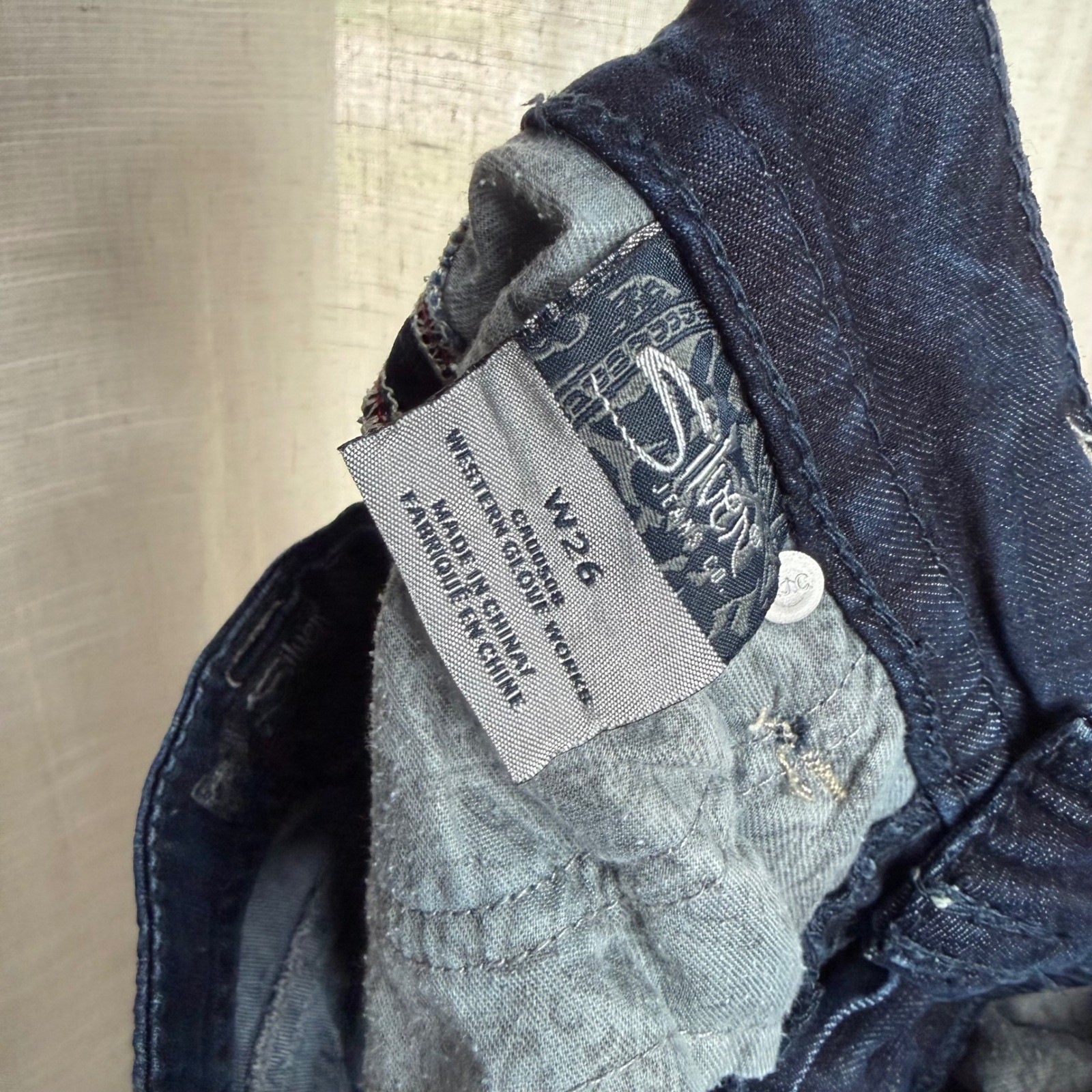 Silver Jeans Co Suki Flap Capri Dark Wash Contrast Stitch Stretch Womens Size 26