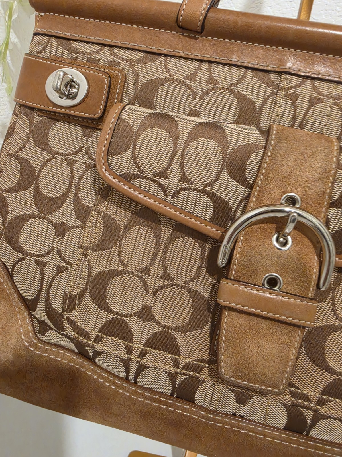 Coach Medium Shoulder Bag Brown/Beige
