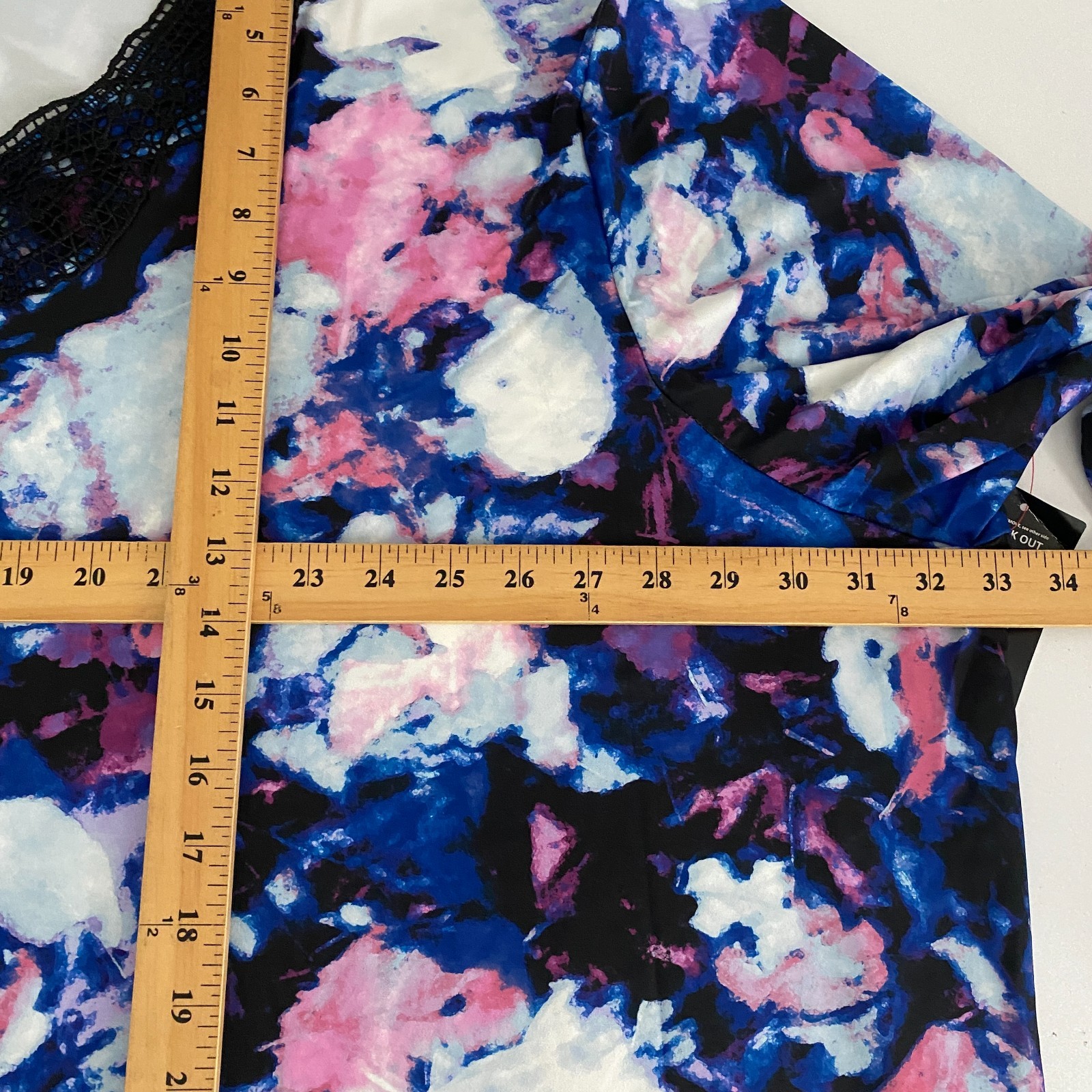 Catherines Applique Trimmed Tunic Size 5X Abstract Floral 3/4 Sleeves V Neck