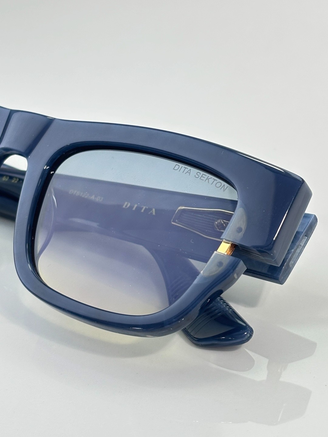 DITA SEKTON MODEL：DTS122 Men’s Sunglasses Lens Size 52口22-145mm -With New Case