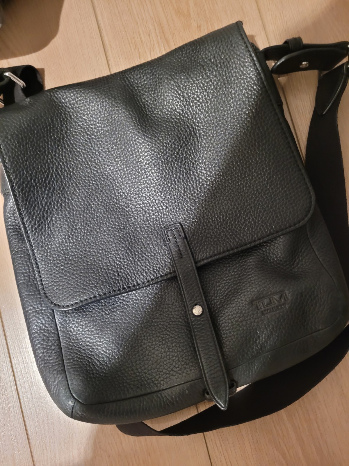 TUMI Black Crossbody Messenger Bag Medium Snap, Adjustable Strap, Pockets