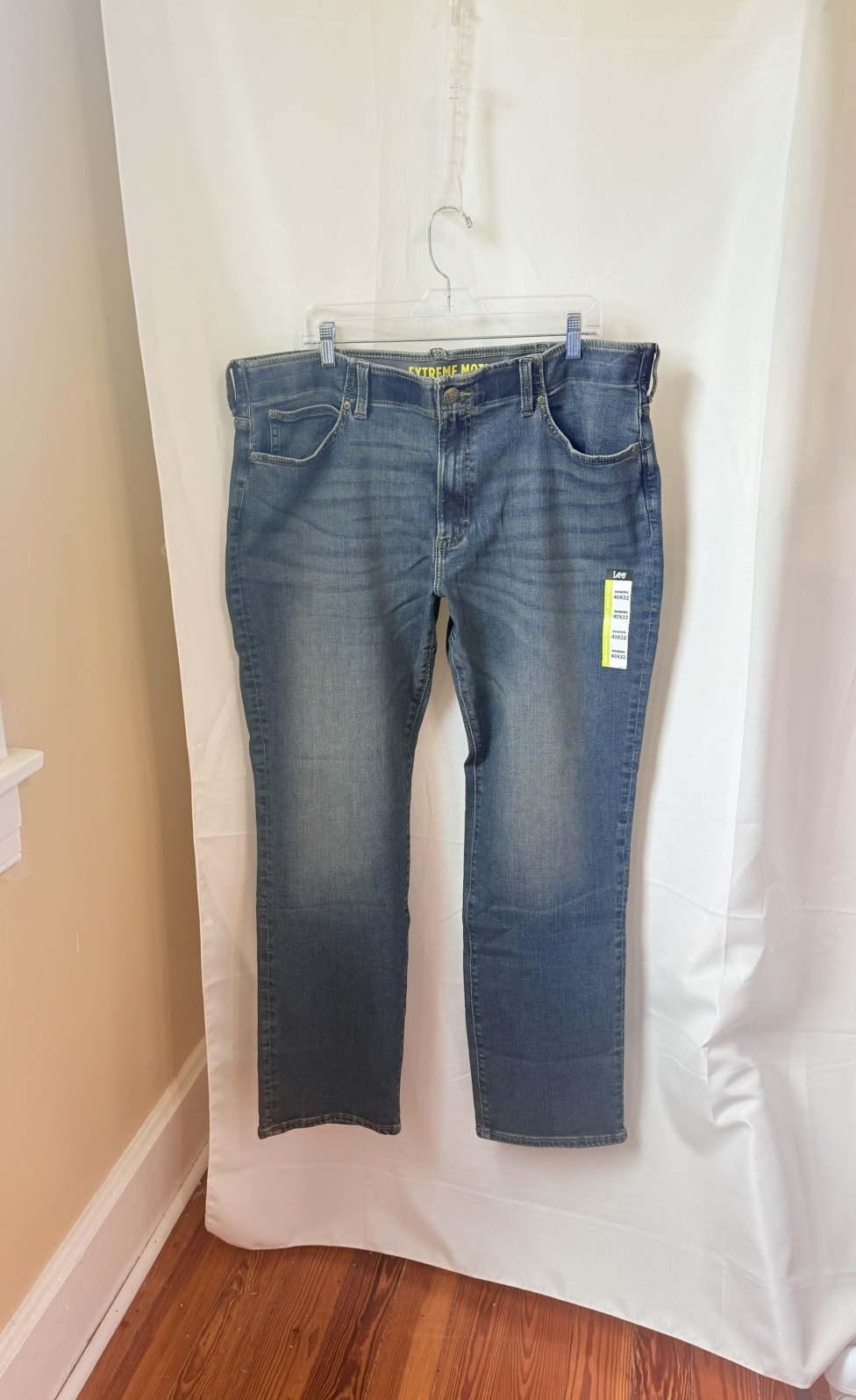 Lee Extreme Motion MVP Men’s JEANS • NWT •Straight Leg • 40/32 • medium wash