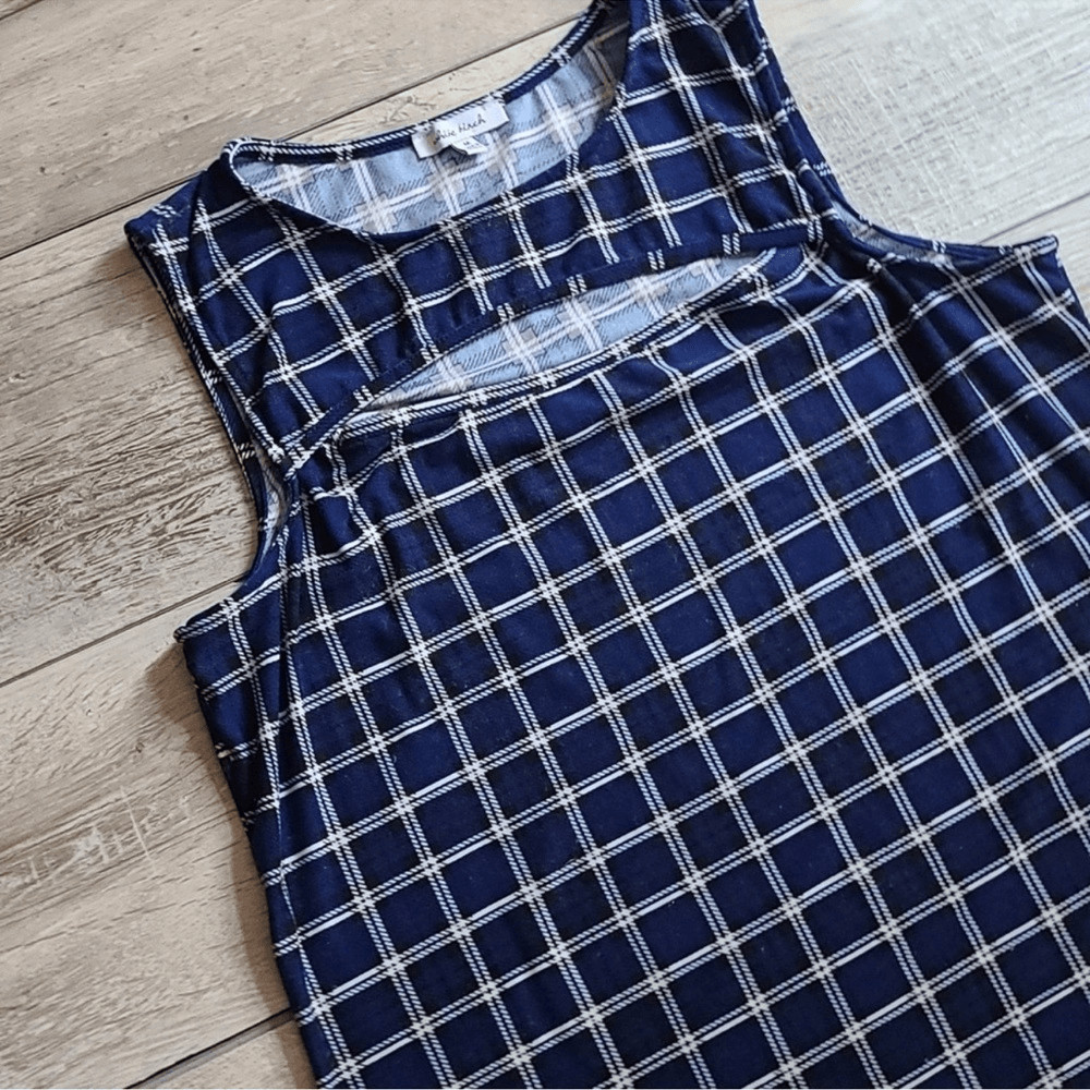EUC White Birch Navy Checkerboard Sleeveless Top Neck Cut Out – Size Medium