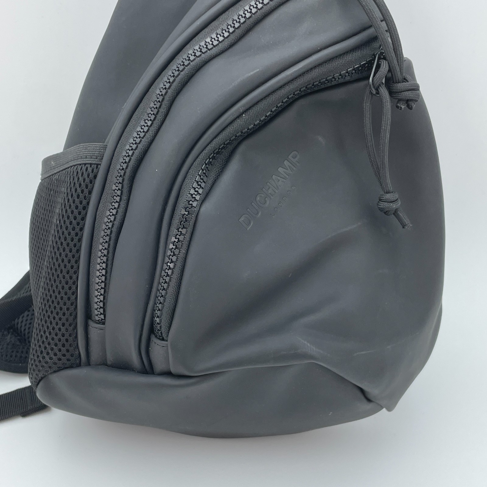 DUCHAMP Sling Backpack Crossbody Bag Black Water Resistant Zippered 13.5in
