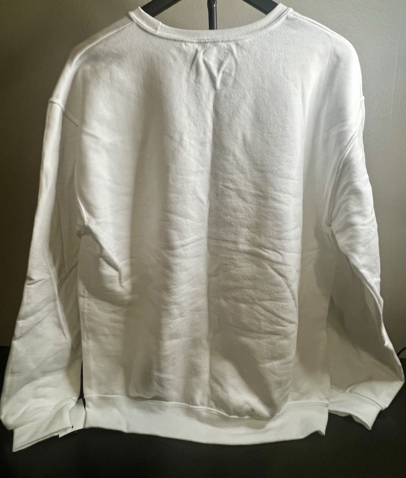 Men’s Comfy Squad White Sweat Shirt, Size Medium, Brand New