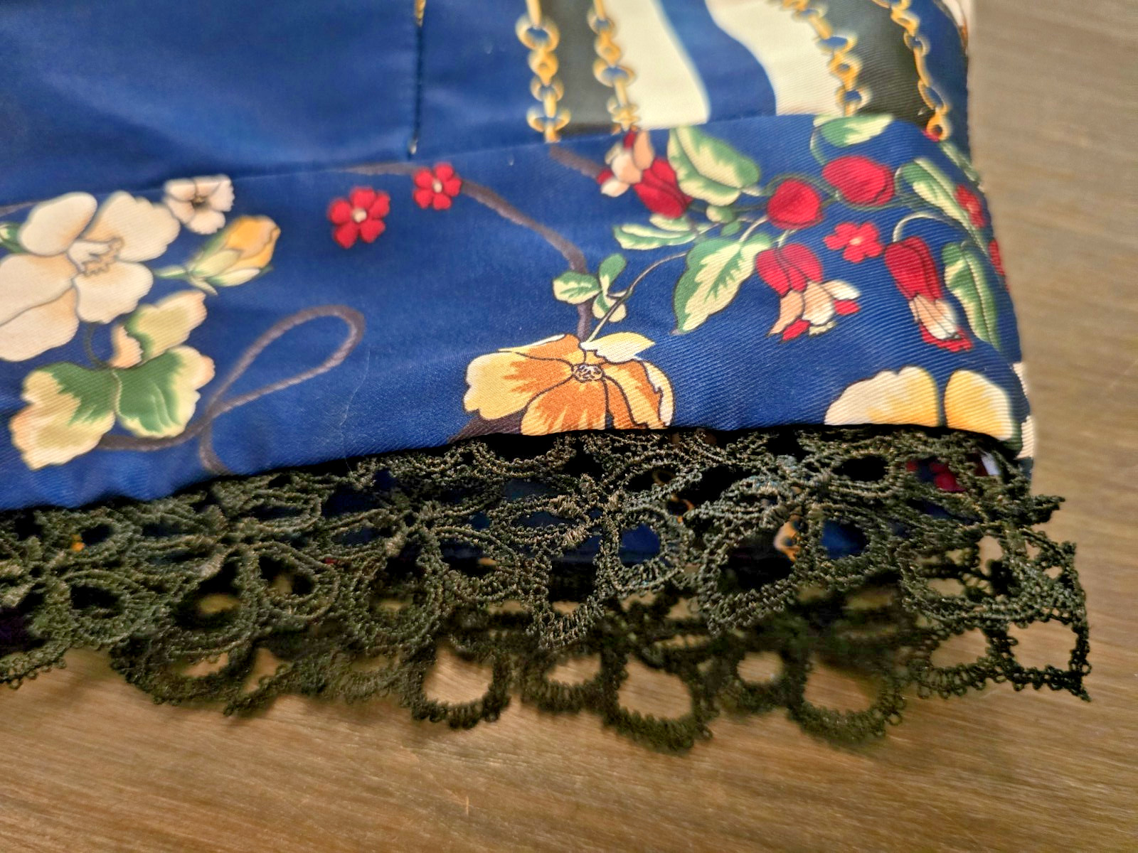 Elliatt Florentine Crop Top Black Lace Trim Blue & Gold Button Front Sz S