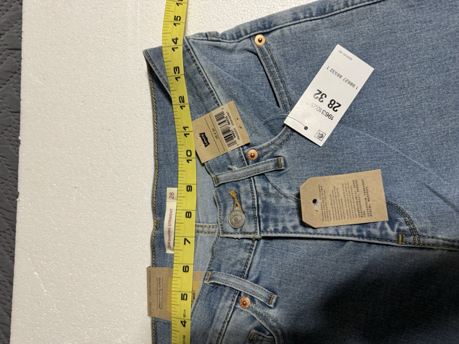 Levi’s Women’s 314 Shaping Straight Size 6 28/32 Mid Rise Light Wash NWT