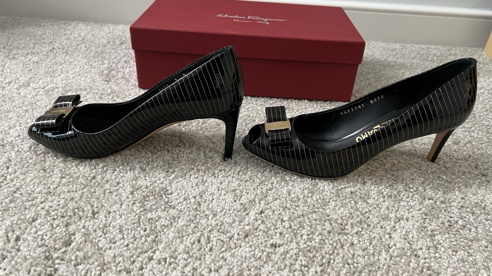 Salvatore Ferragamo Italy Black Patent Leather Pola Gold Striped 7cm ShoesSize 8