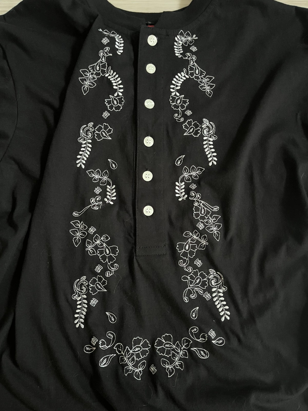 Benchx PINOYLab Limited Edition Black Floral Graphic T-Shirt Size L NWT Semi Fit