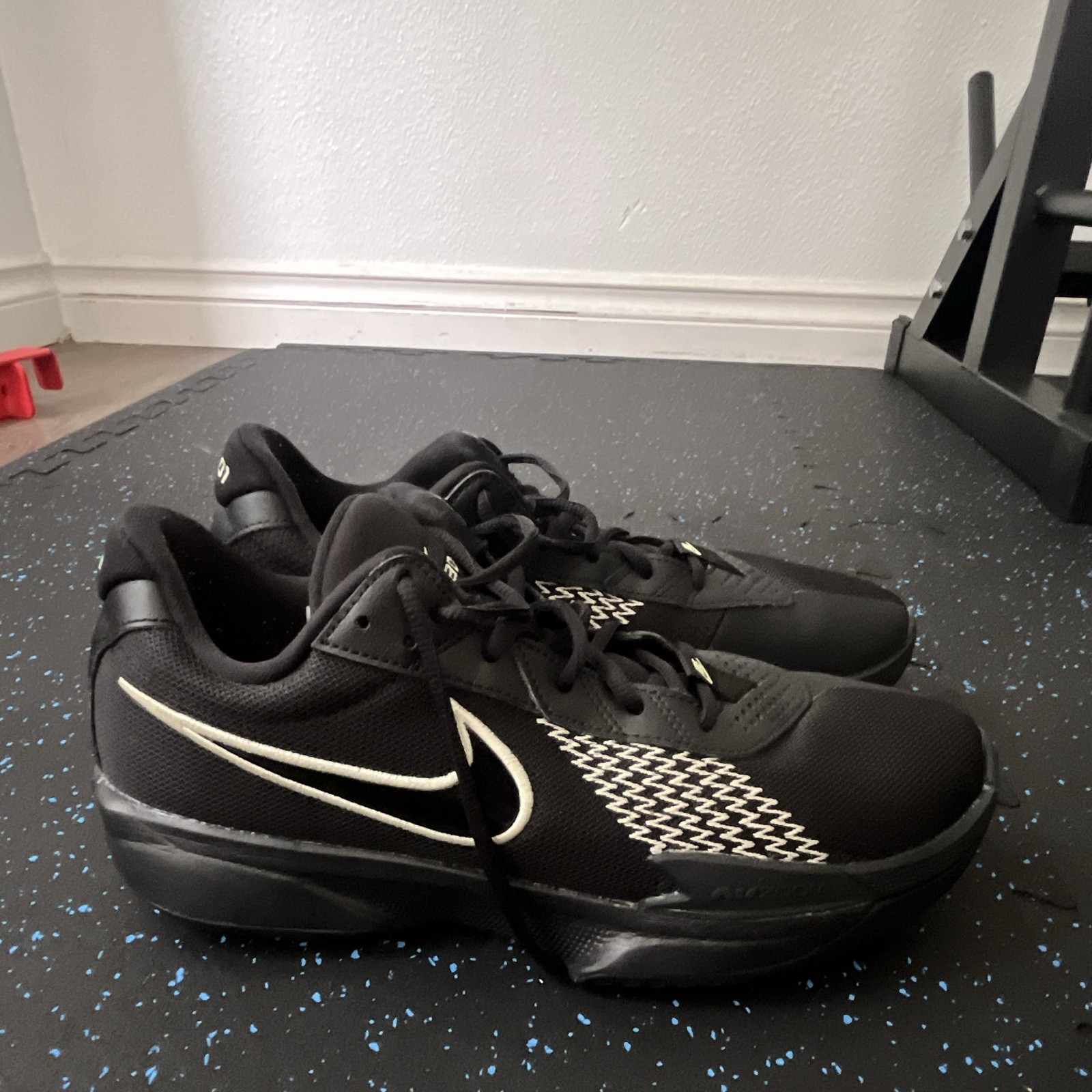 Nike Gt Cut Academy Men’s Black/White Low Top Lace Up Athletic Sneakers