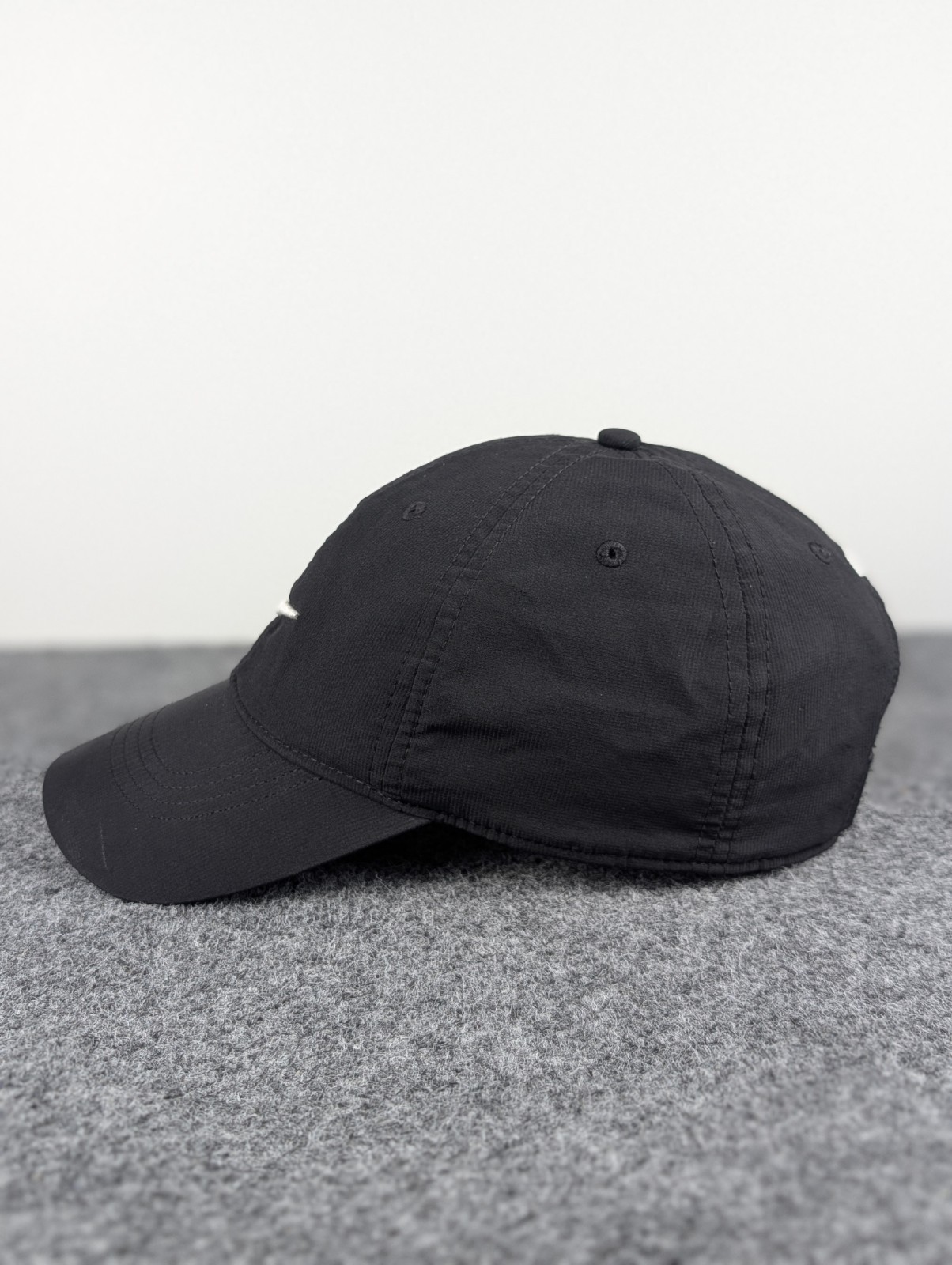 Nike Hat Cap Strap Back Black Swoosh Logo Legacy 91 Lightweight Dri FIT Mens