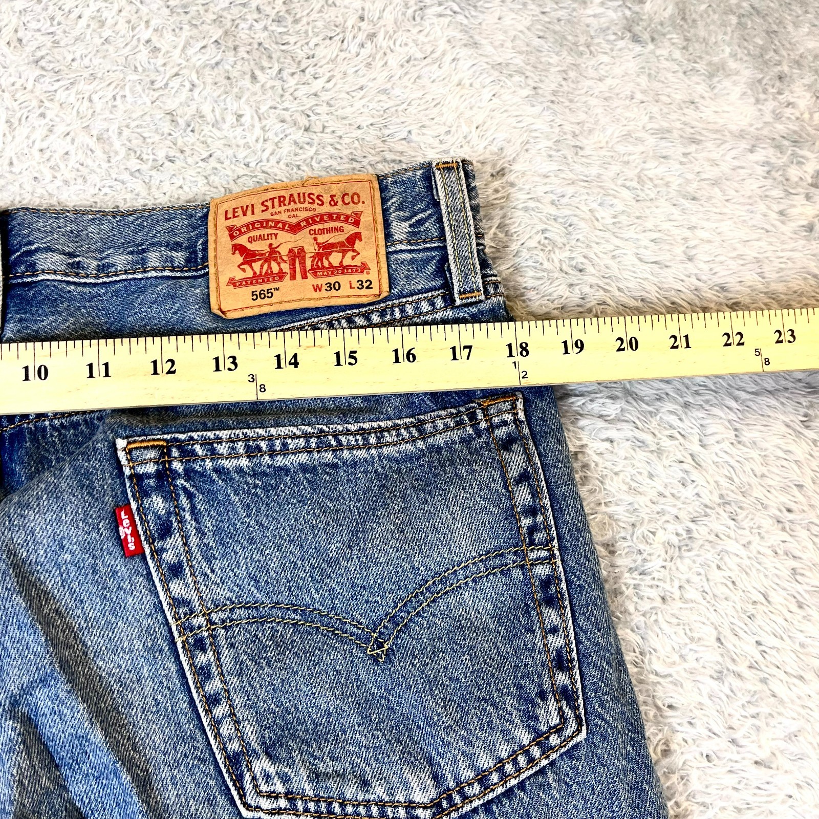 Levi’s 565 Men’s Blue Denim 5 Pockets Loose Straight Jeans Size 30×32