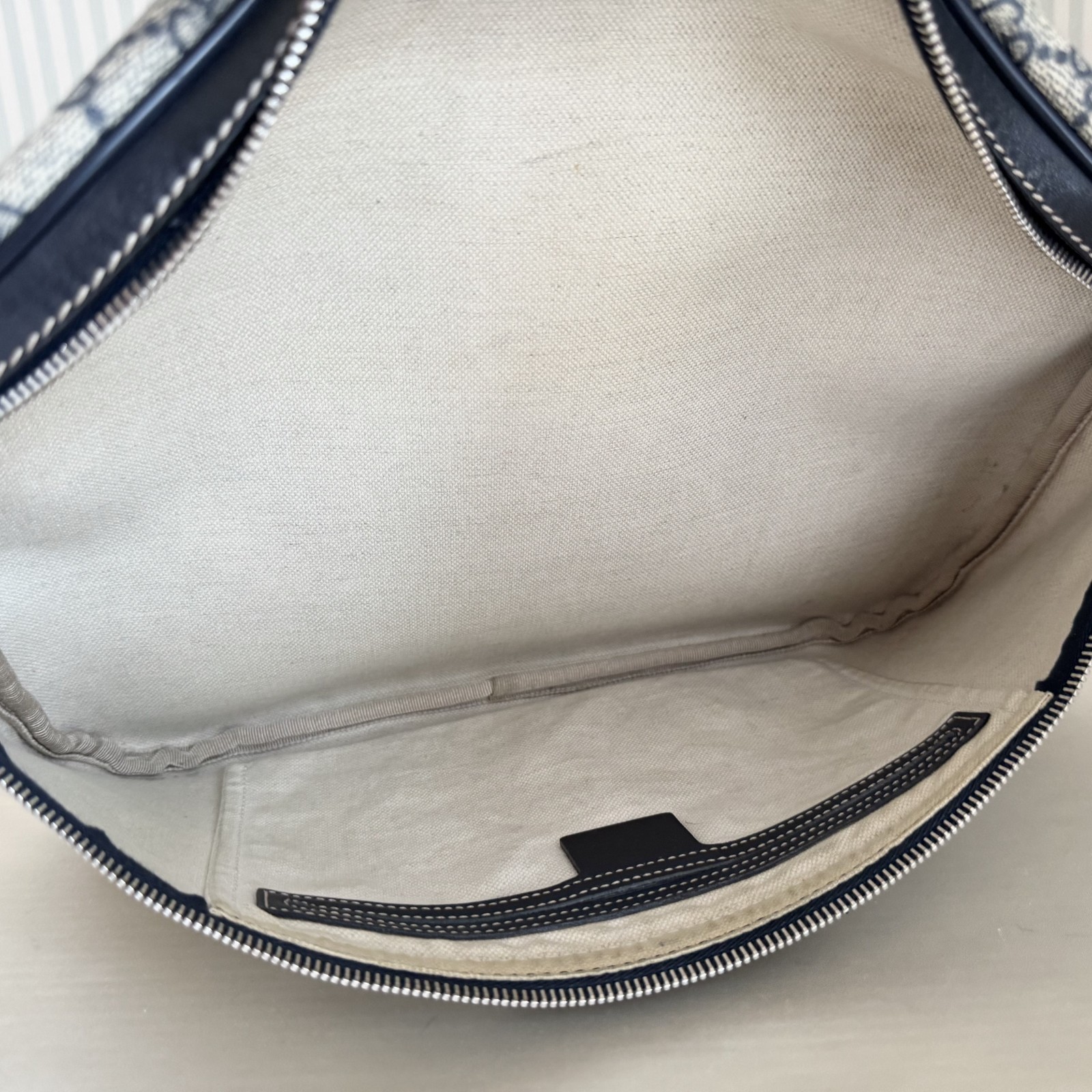 GUCCI GG Supreme 211110 Body Bag Beige Navy Leather Waist Belt Pouch Men’s Italy