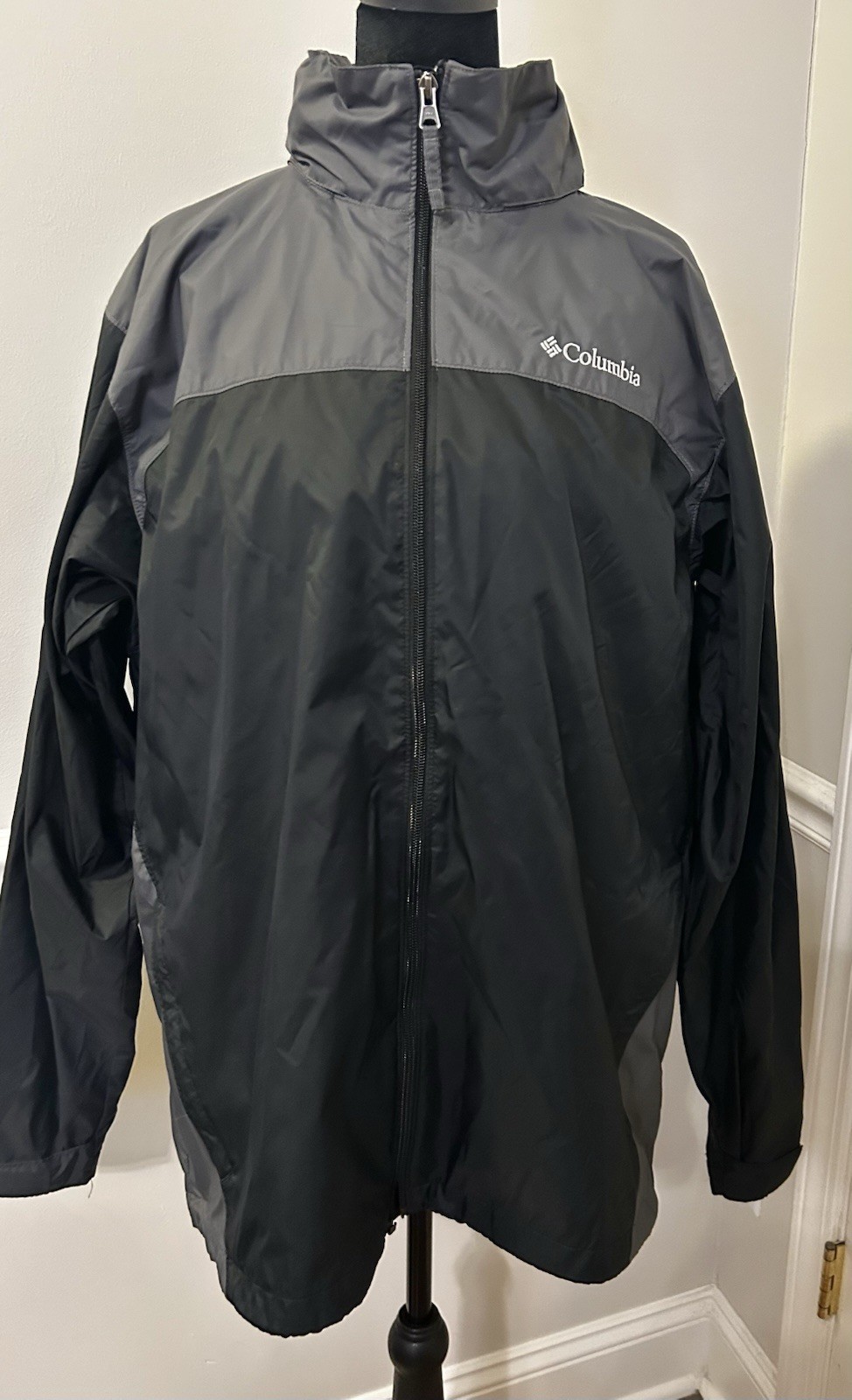 Columbia Men’s Black/Gray Colorblock Hooded Packable Full Zip Windbreaker L