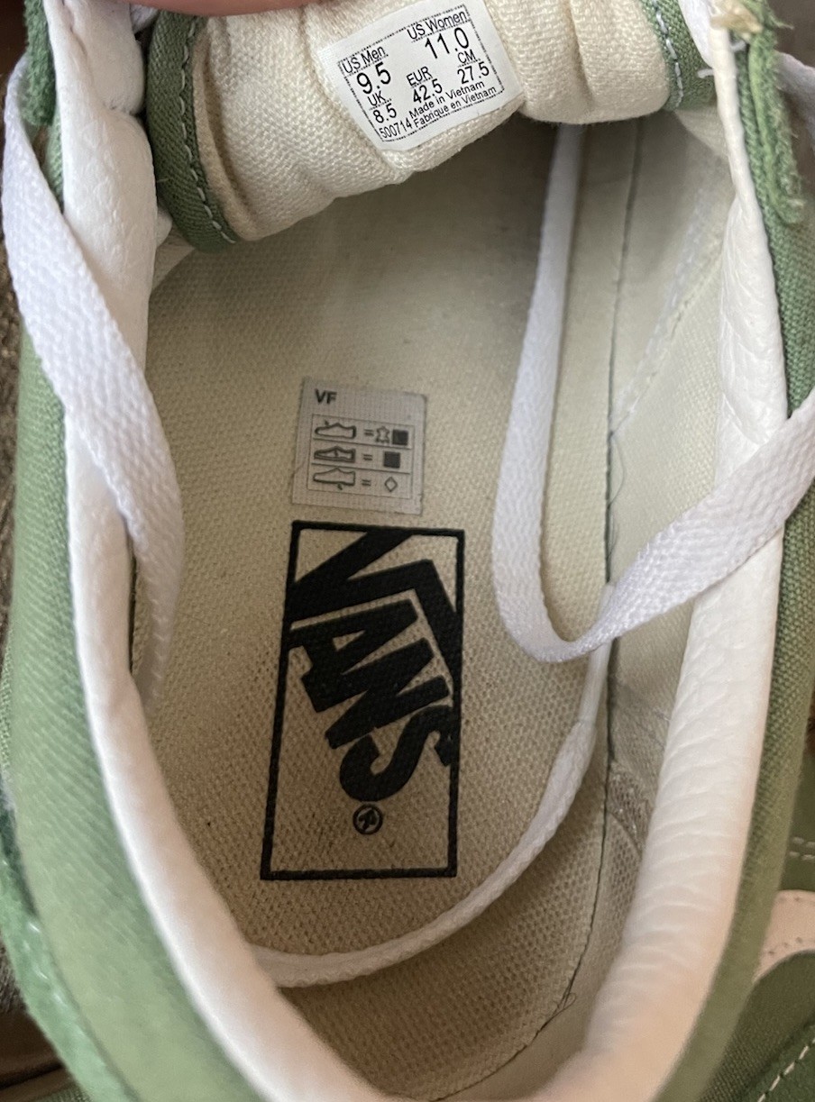 VANS Old Skool, Size 9.5 Skateboarding Sneakers Excellent Condition Green Suede