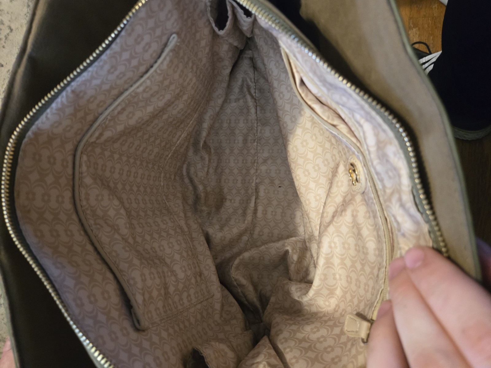 GUESS Green Satchel Top Handle Zip Magnetic Silver Hardware