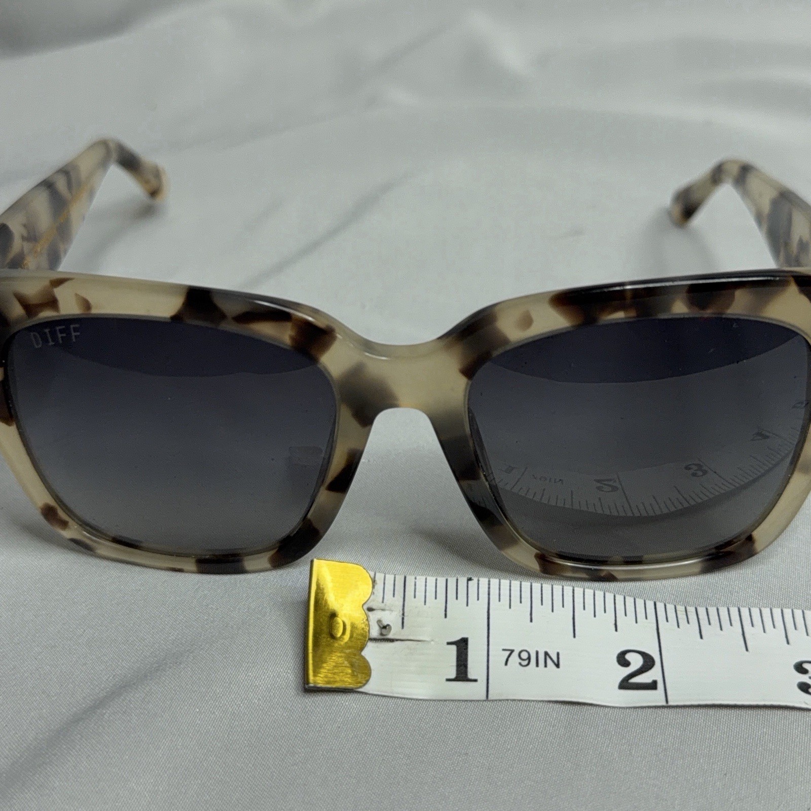 Diff Eyewear Bella II Cream Tortoise Frame Grey Gradient Lens Cat Eye Sunglasses