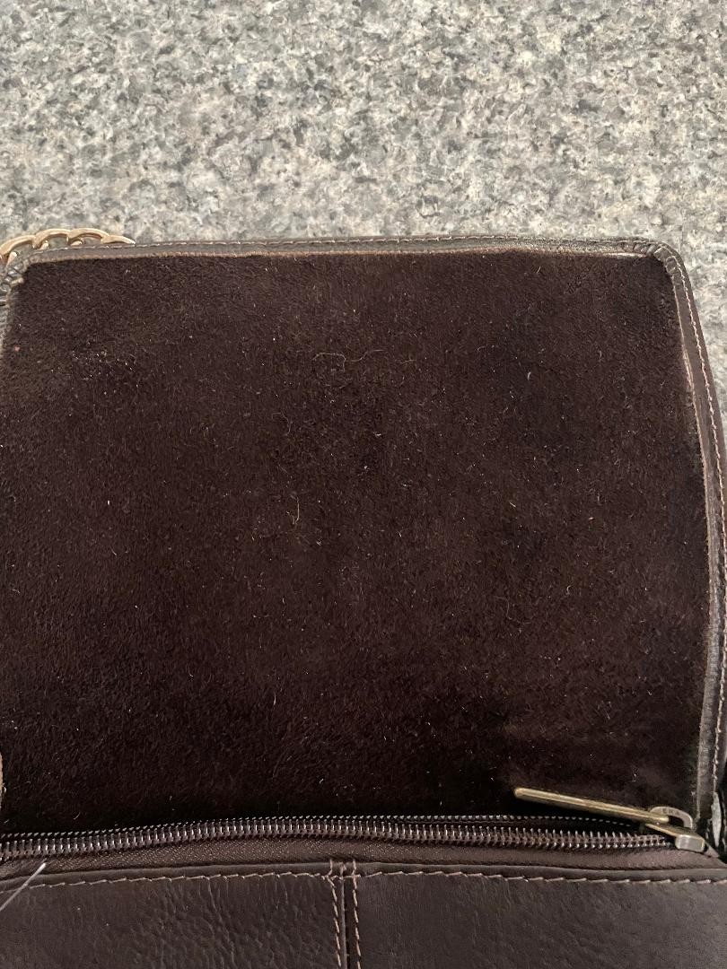 Le Donne Leather Bag~Dark Brown~Simple Flap Over~Crossbody w/Gold Chain “Strap”