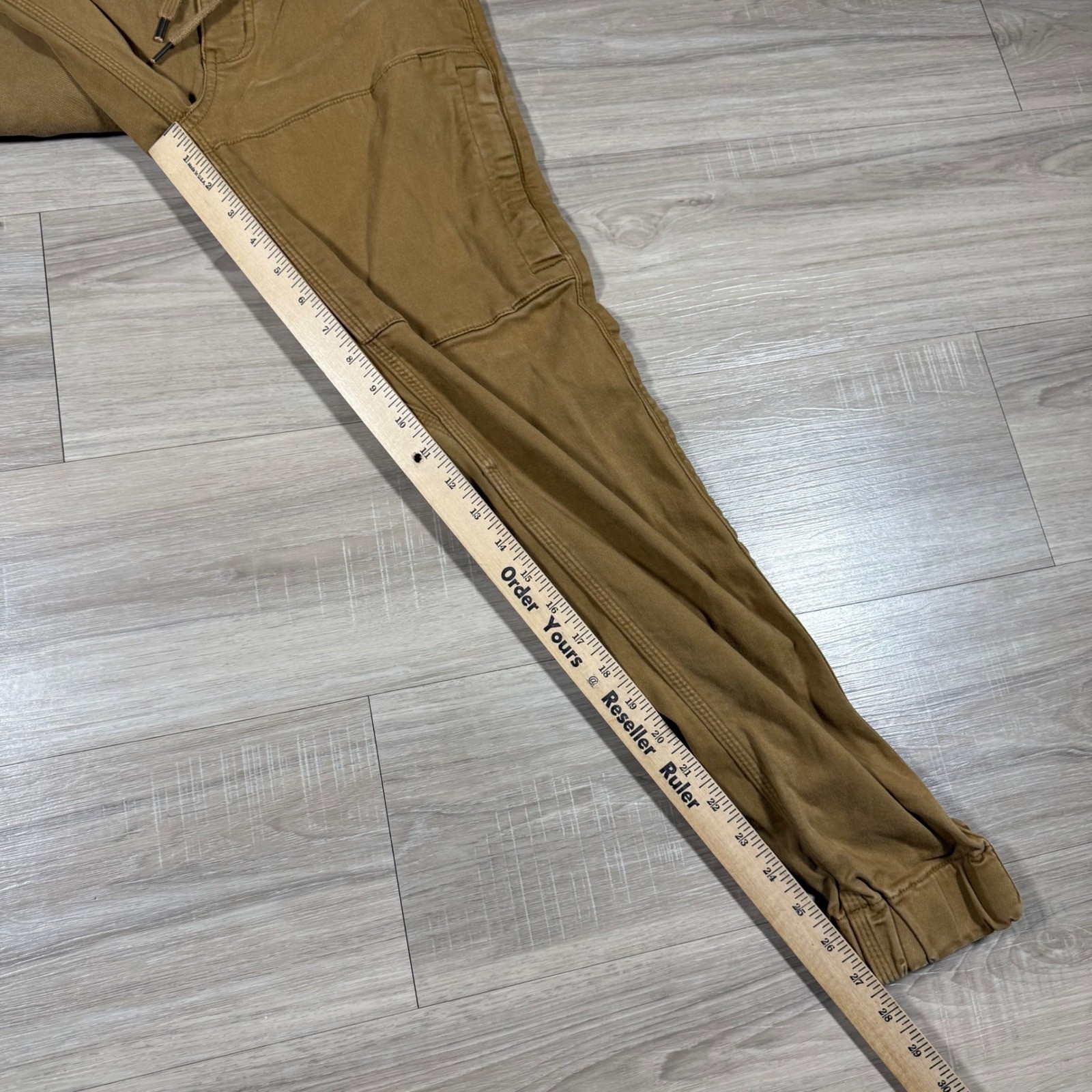 DU/ER No Sweat Jogger Pants Cargo Pockets Thick Stretch Tan Size 28×29