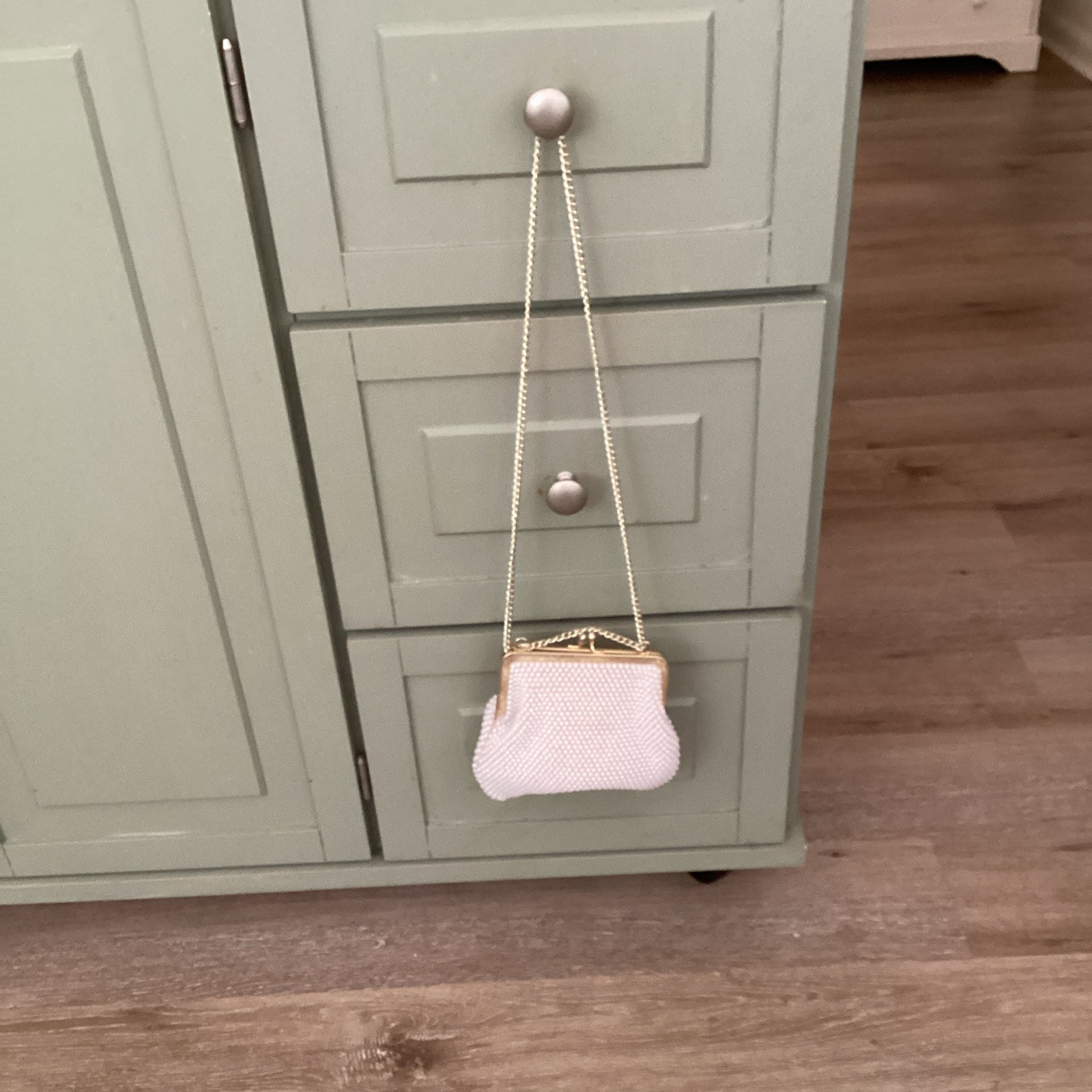 White Beaded Rectangle Evening Shoulder Bag w/ Kiss Lock & Gold Chain Strap