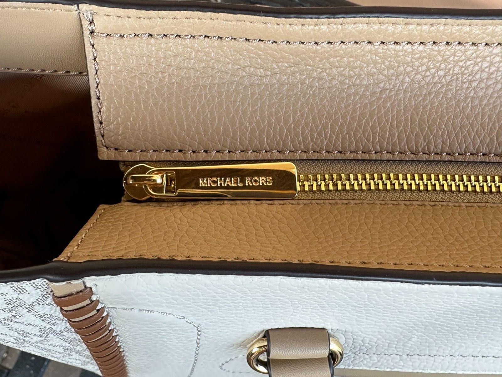 MICHAEL KORS CARINE LARGE FRONT POCKET SHOULDER TOTE BAG MK LIGHT CREAM MULTI