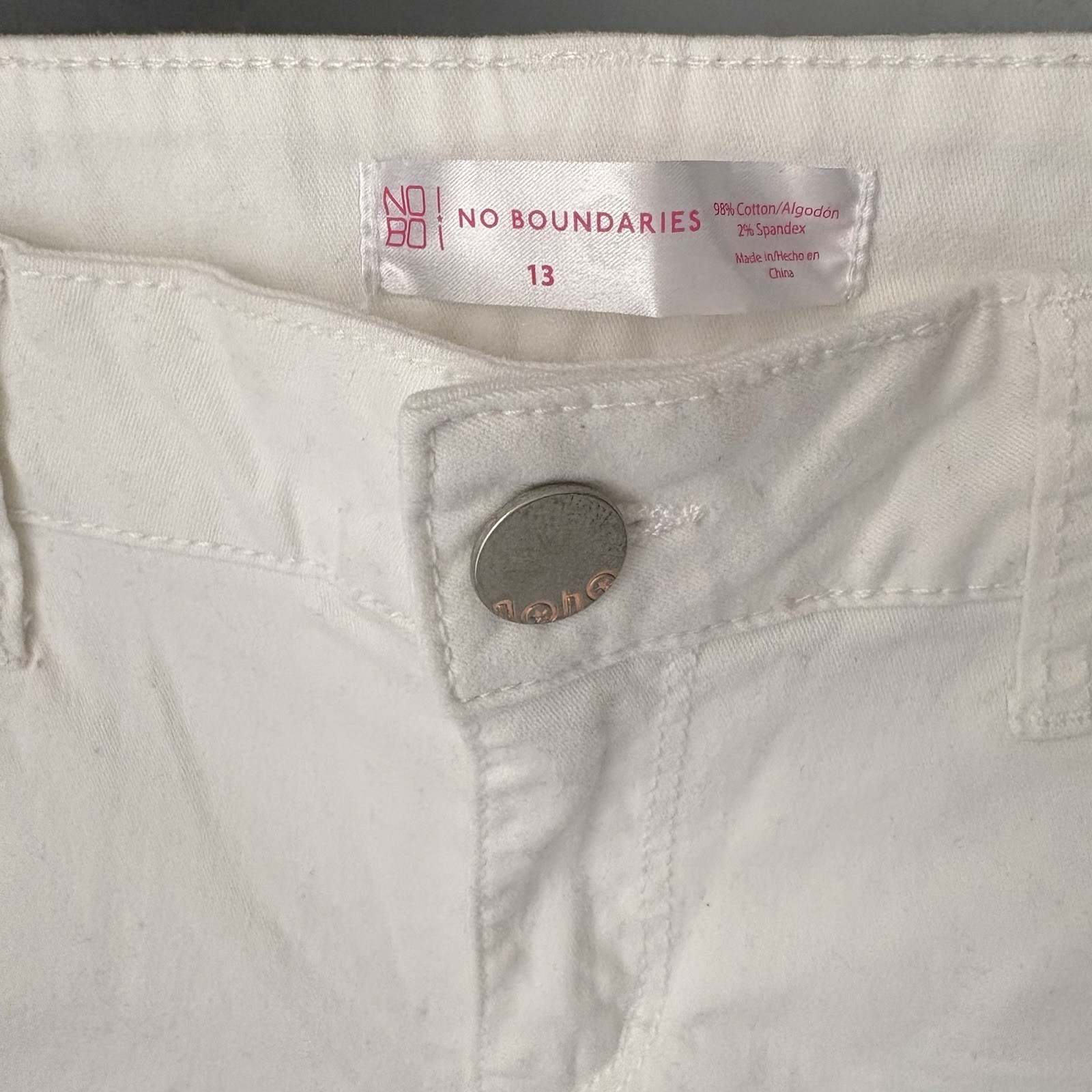 No Boundaries White Denim Shorts Size L (13) Frayed Hem Summer Jean Shorts