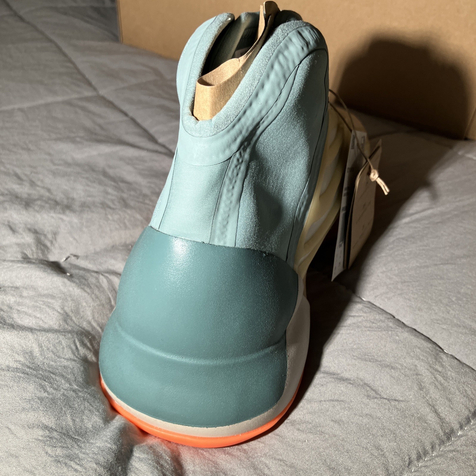 Adidas Yeezy Boost Quantum “Hi-Res Coral”