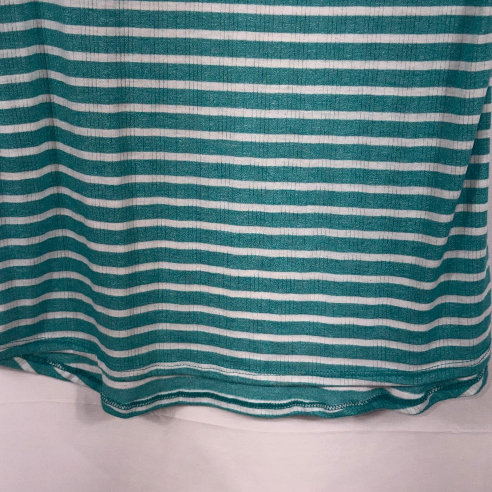 LuLaRoe Simply Comfortable Women’s Green & White Striped Ribbed V-Neck Tee XXS