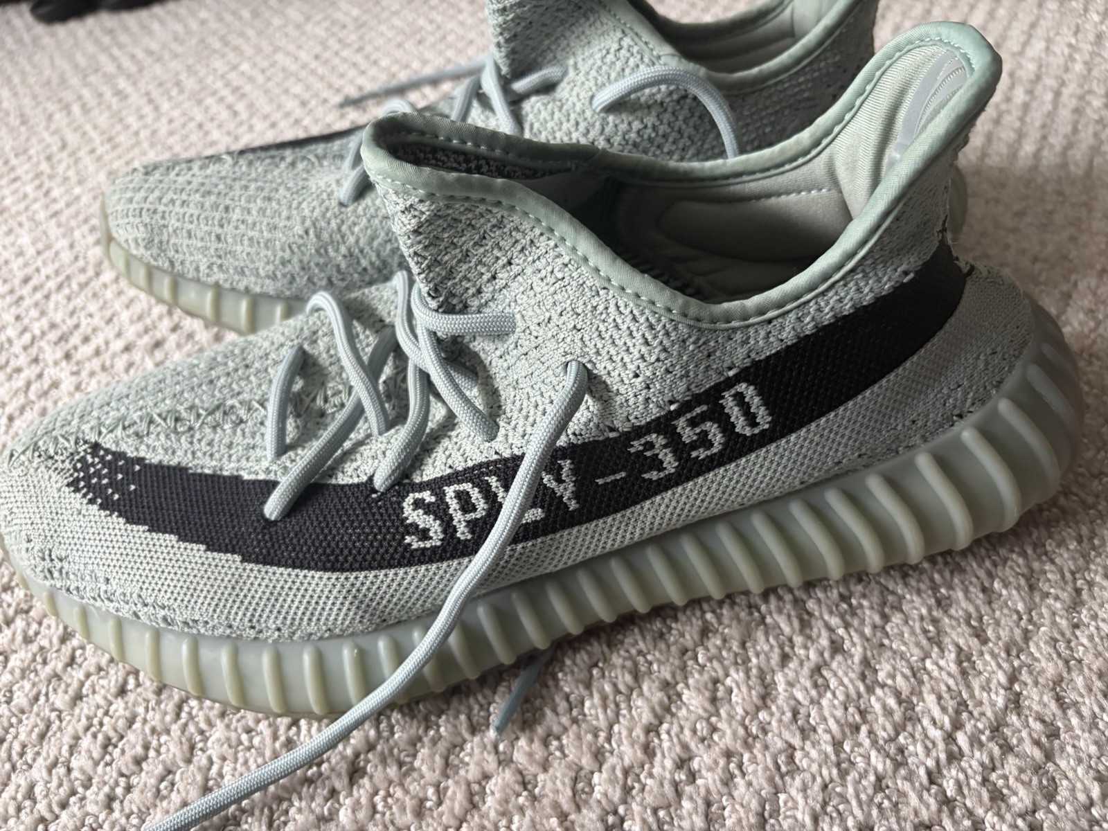 adidas Yeezy Boost 350 V2 Men’s Low Top Gray Lace-Up Sneakers Rubber Sole