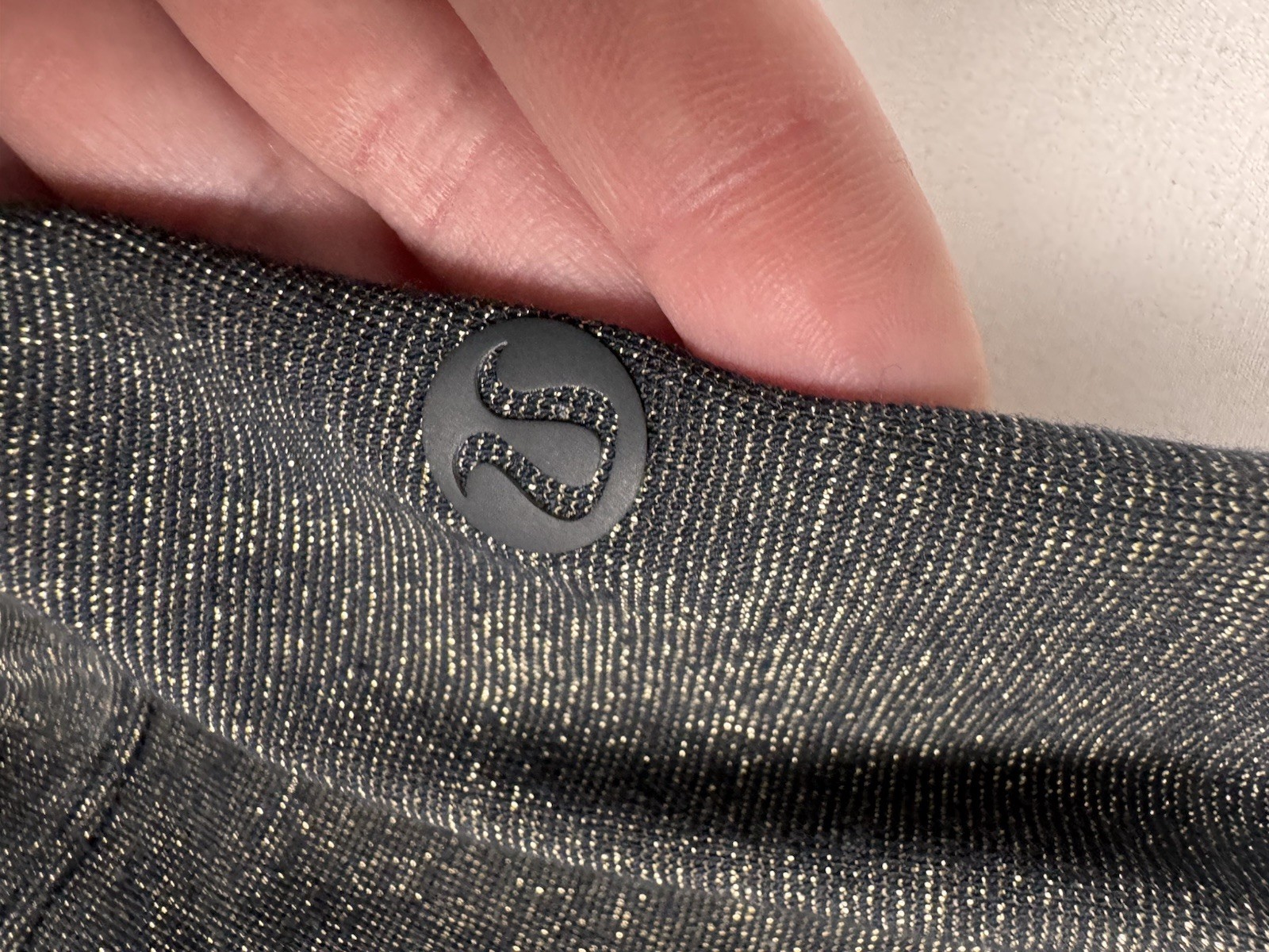 Lululemon Crescent T-Shirt *Spark Metallic Black Gold Limited Edition Women’s 10