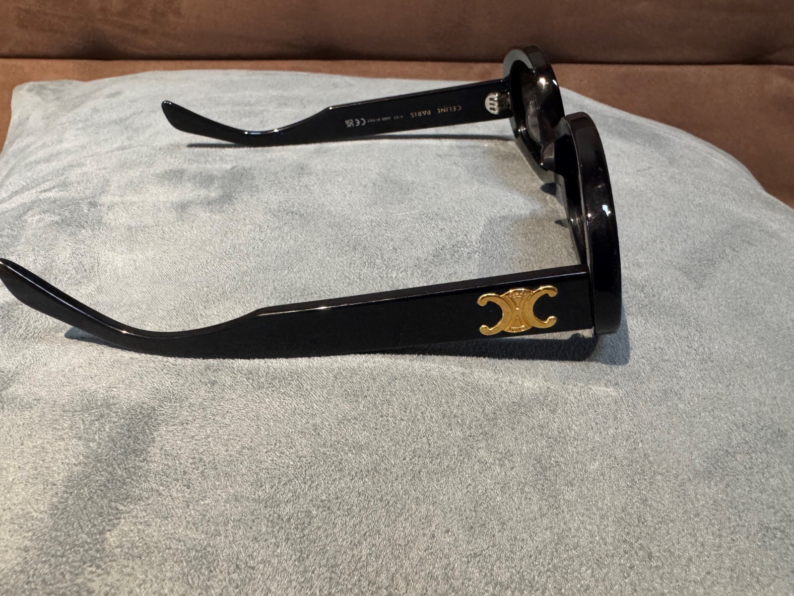 Celine CL40194U 01A Triomphe Oval Women Sunglasses Black Frame CL40194U