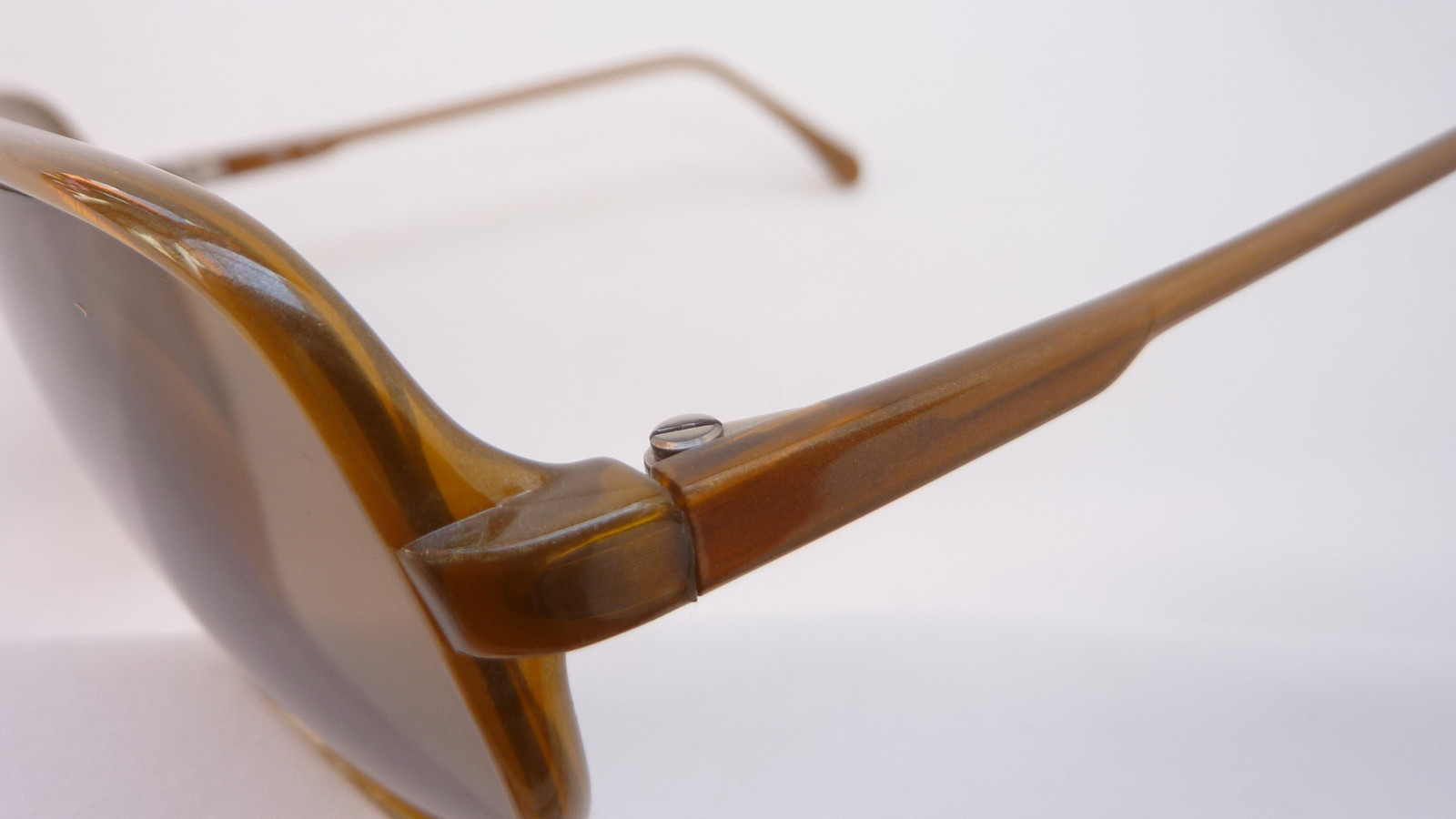 Menrad Sunglasses Plastic Men’s Eyewear Lightweight Lenses Brown Sporty Size L