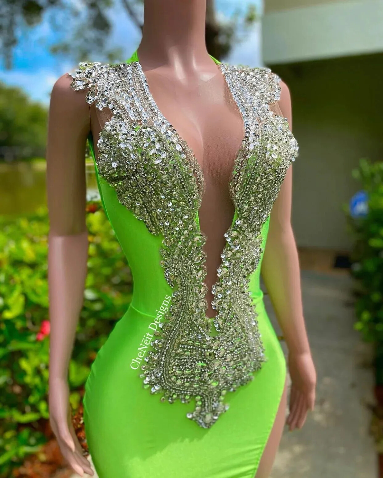 Green Mermaid Prom Dresses V-Neck Backless Silver Crystals Beaded Evening Gowns