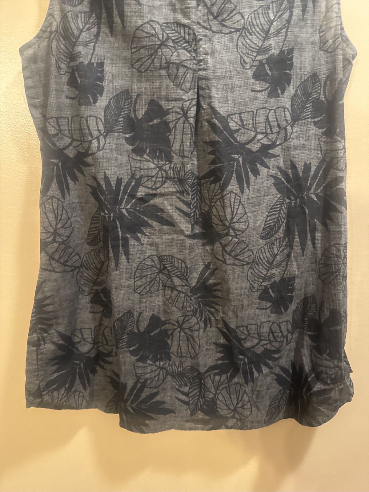 Columbia Women’s Large Willow Bend Black Tropical Floral Sleeveless Button Top