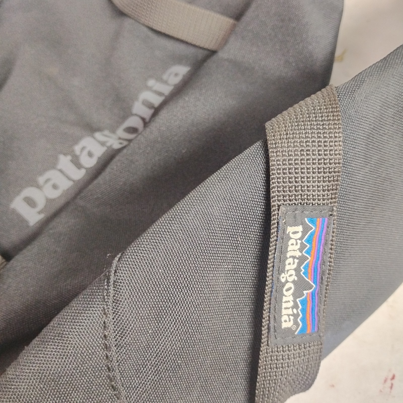 Patagonia Atom 8L Sling Crossbody Bag Black