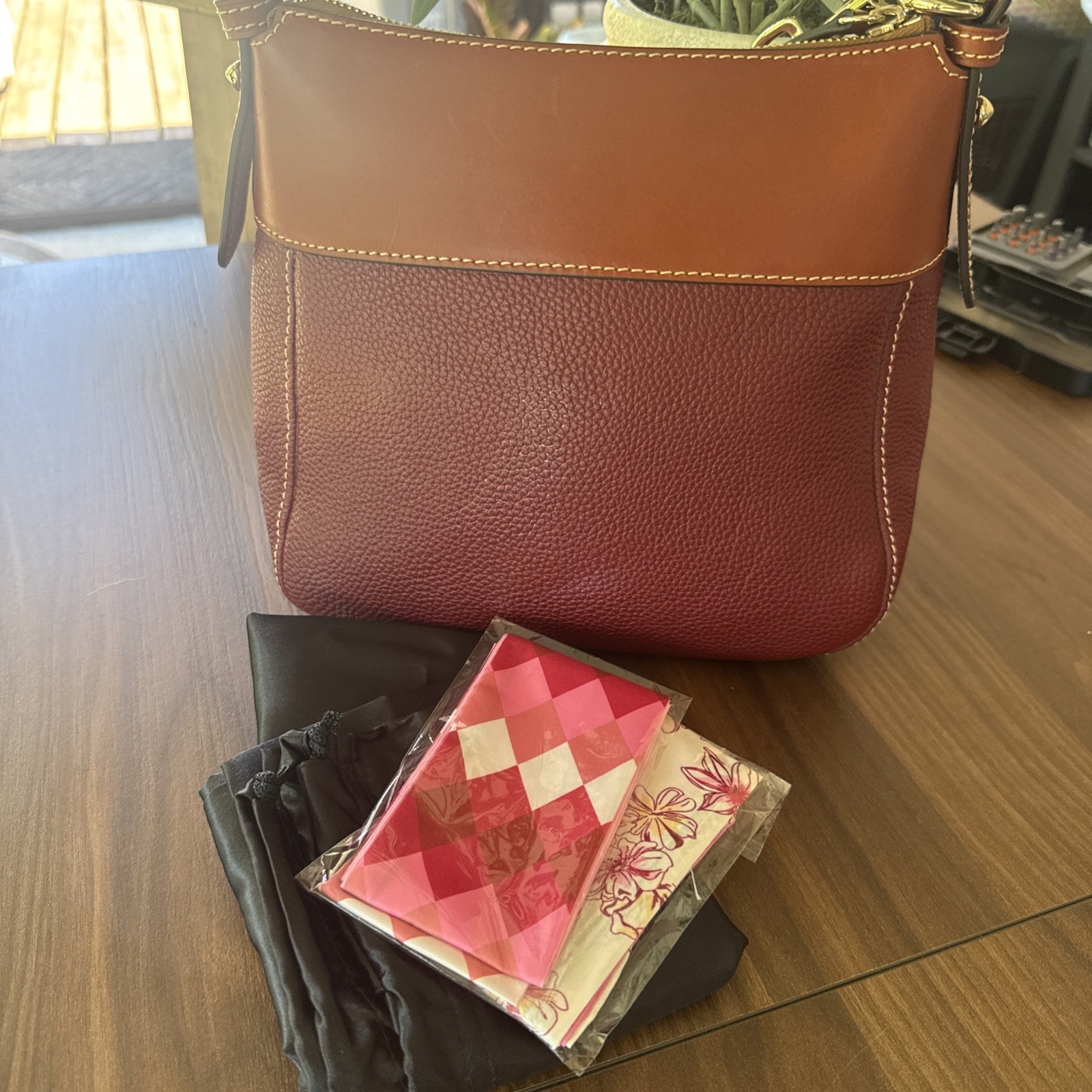 Dooney & Bourke Crossbody 25 Pebble Leathe WINE R1849. EUC. Dust bag/scarf