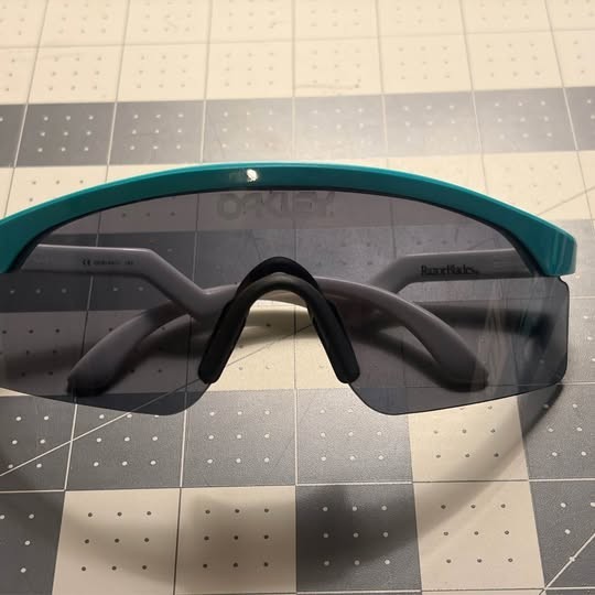 Oakley Razor Blade 30th Anniversary – Seafoam Green/White/Black Lens