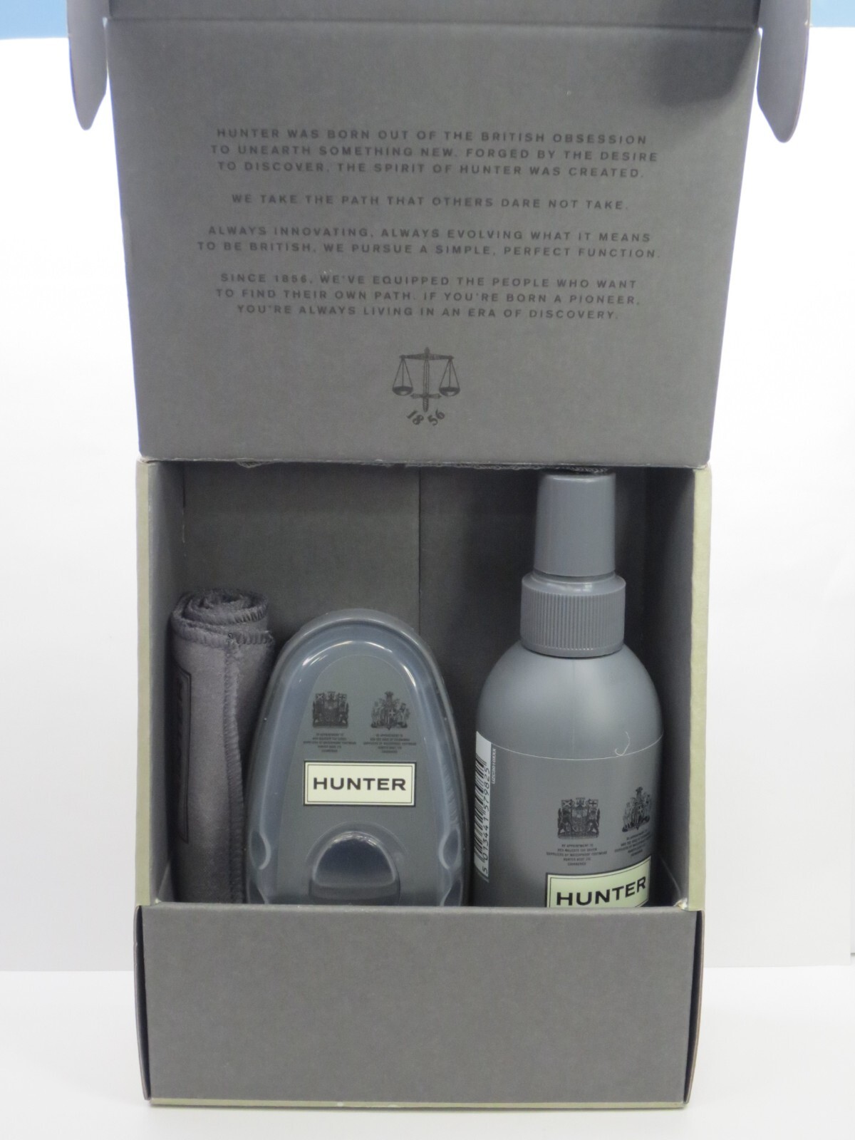 HUNTER RUBBER CARE KIT FOR YOUR HUNTER RUBBER BOOTS BOXED (LOT 2)