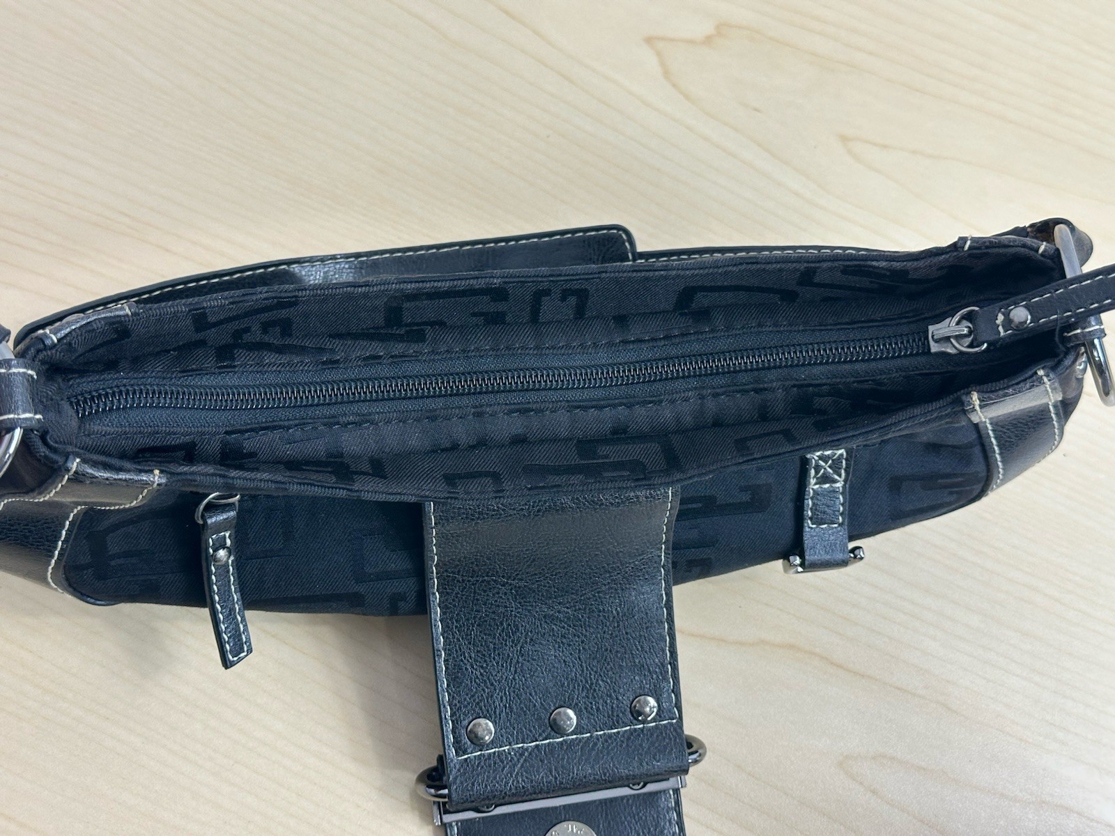 GUESS Vintage Black Logo Shoulder Bag Studded Buckle Magnetic Close Silver
