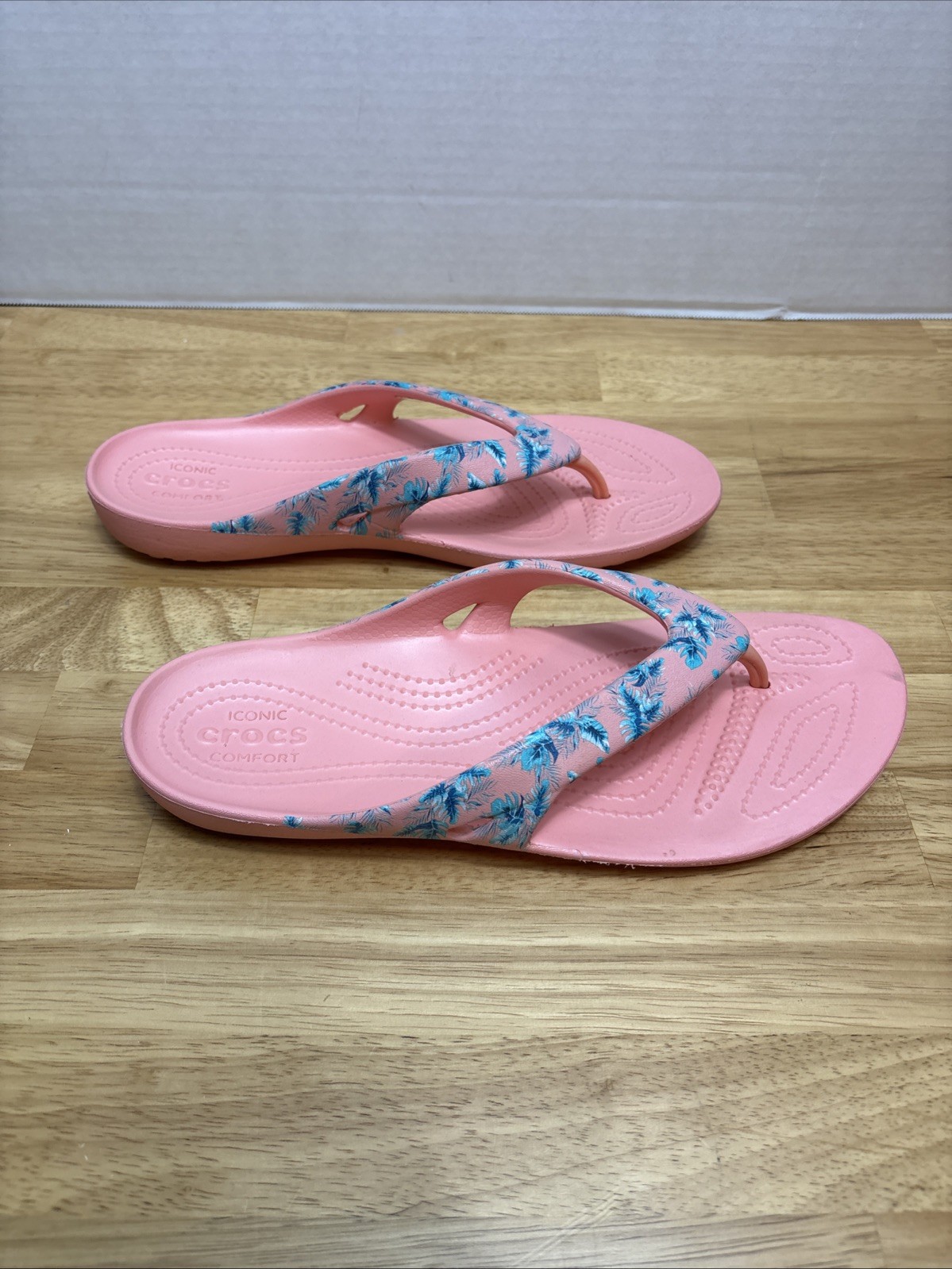 Croc Kadee II Flip Flop Woman Size 10 Tropical Coral Teal Print Thong Slip On