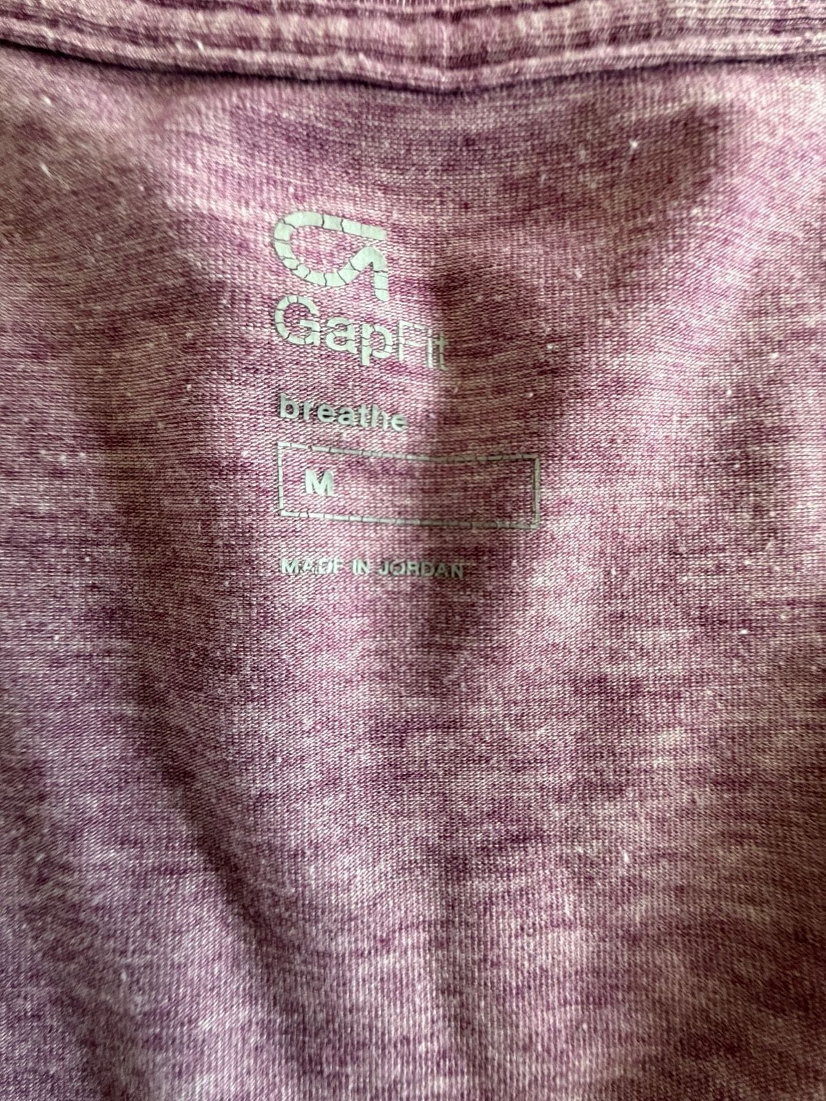 GapFit Breathe V-Neck Short Sleeve Tee in Chic Plum Med