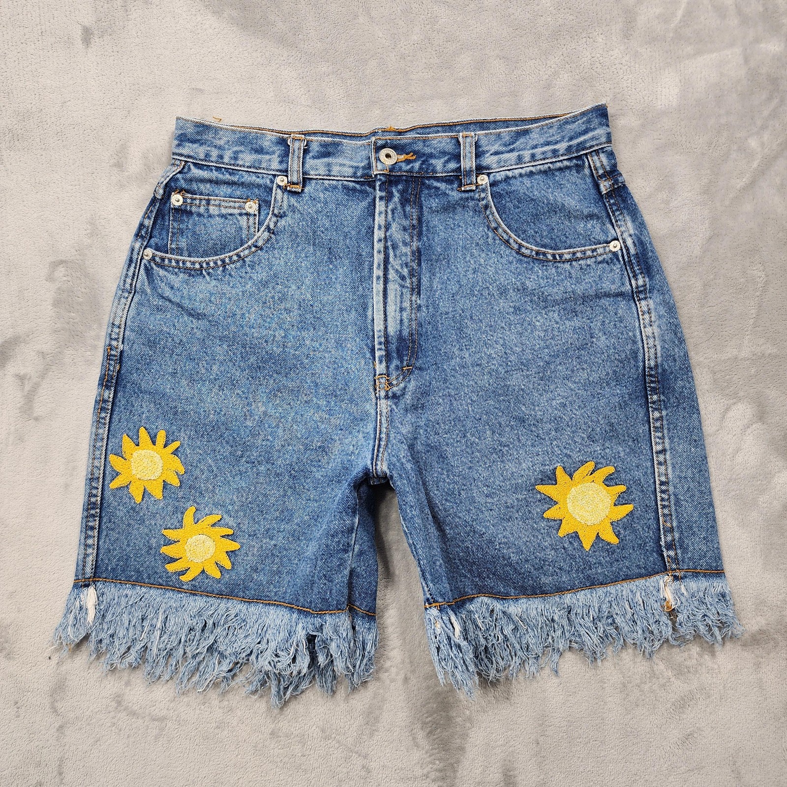 Vintage Jordache Shorts Womens 13/14 Blue Denim Embroidered Sunflower Fringe