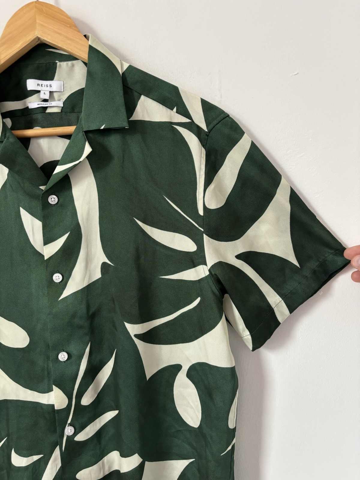 REISS Cuban Collar Shirt Large Green Monstera Leaf Tropical Print Silk Feel Soul