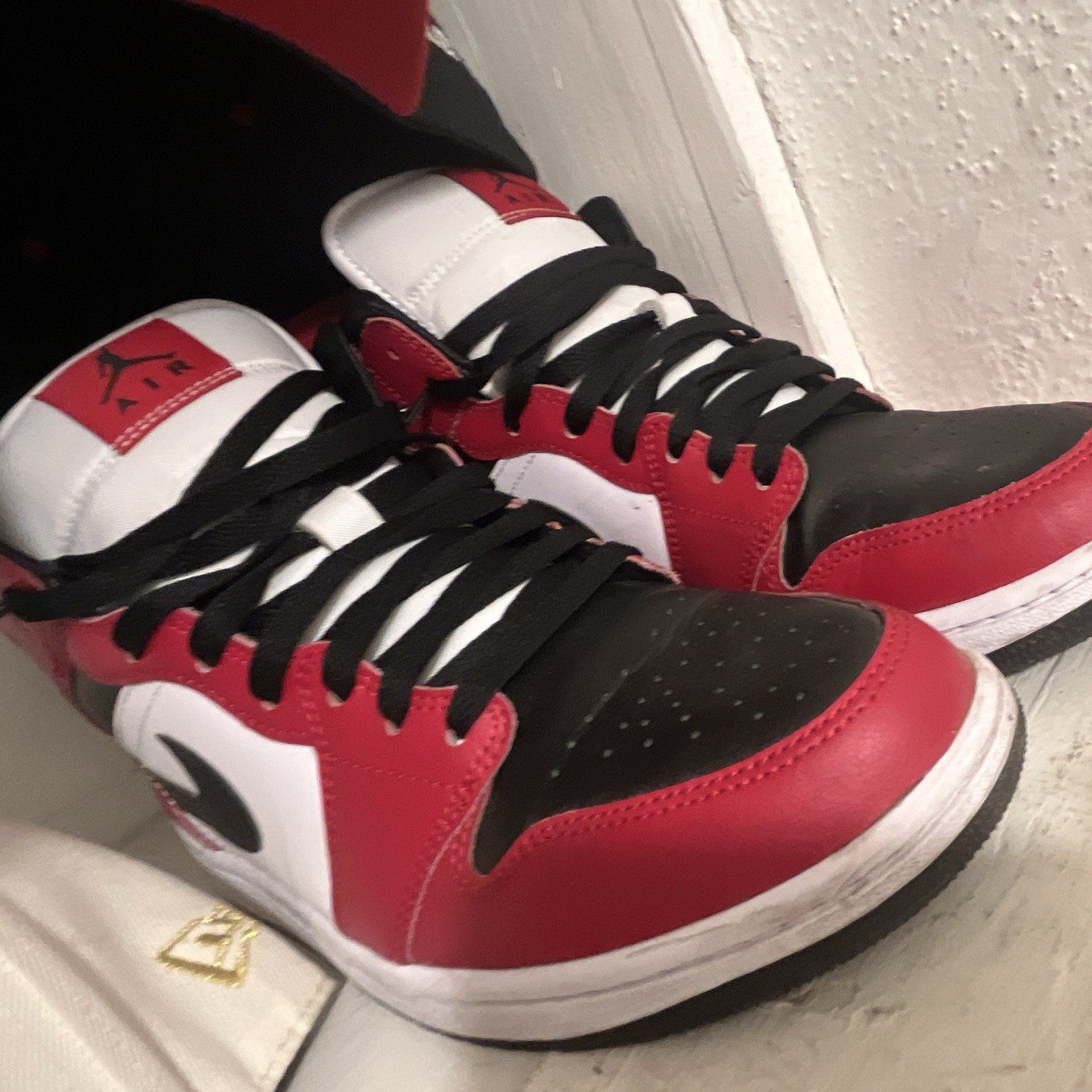 Jordan Air Jordan 1 Mid Men’s Mid Top Lace-Up Sneaker Red/Black/White Pre-Owned