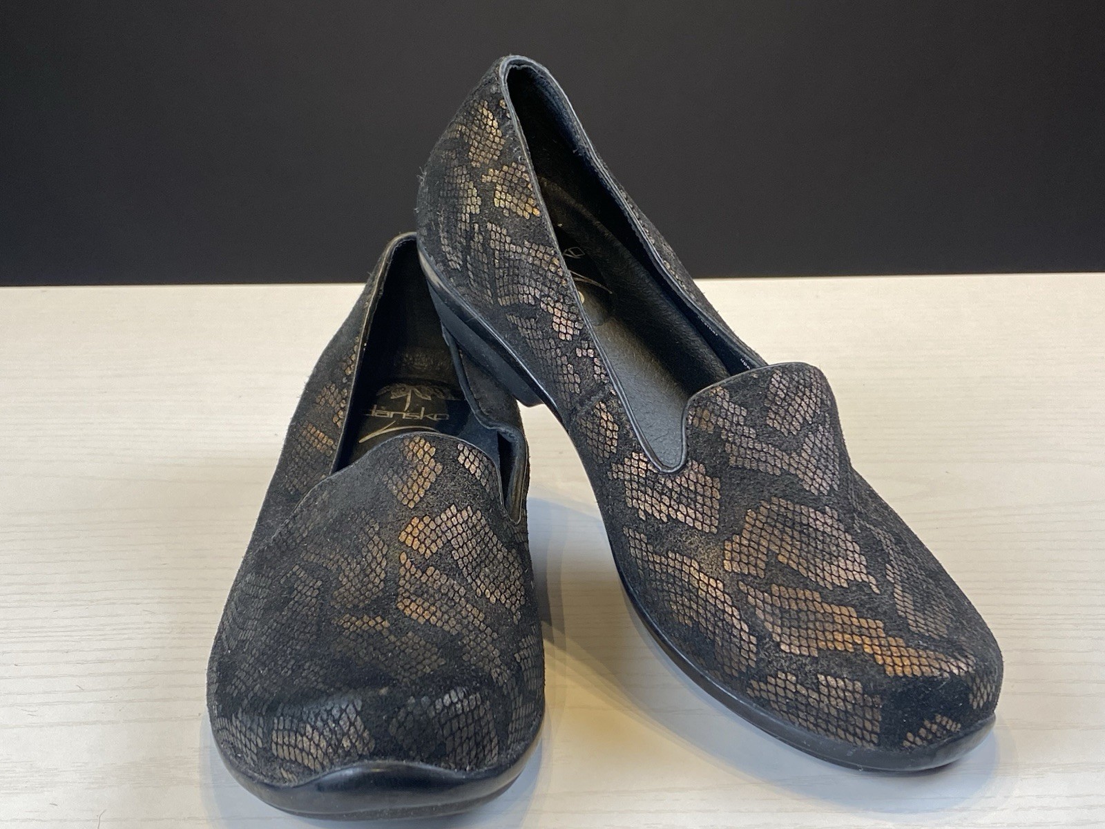 Dansko Women’s Olivia Loafer Size 37 (EU)/6.5-7 (US) Shoe Black Leather Snake