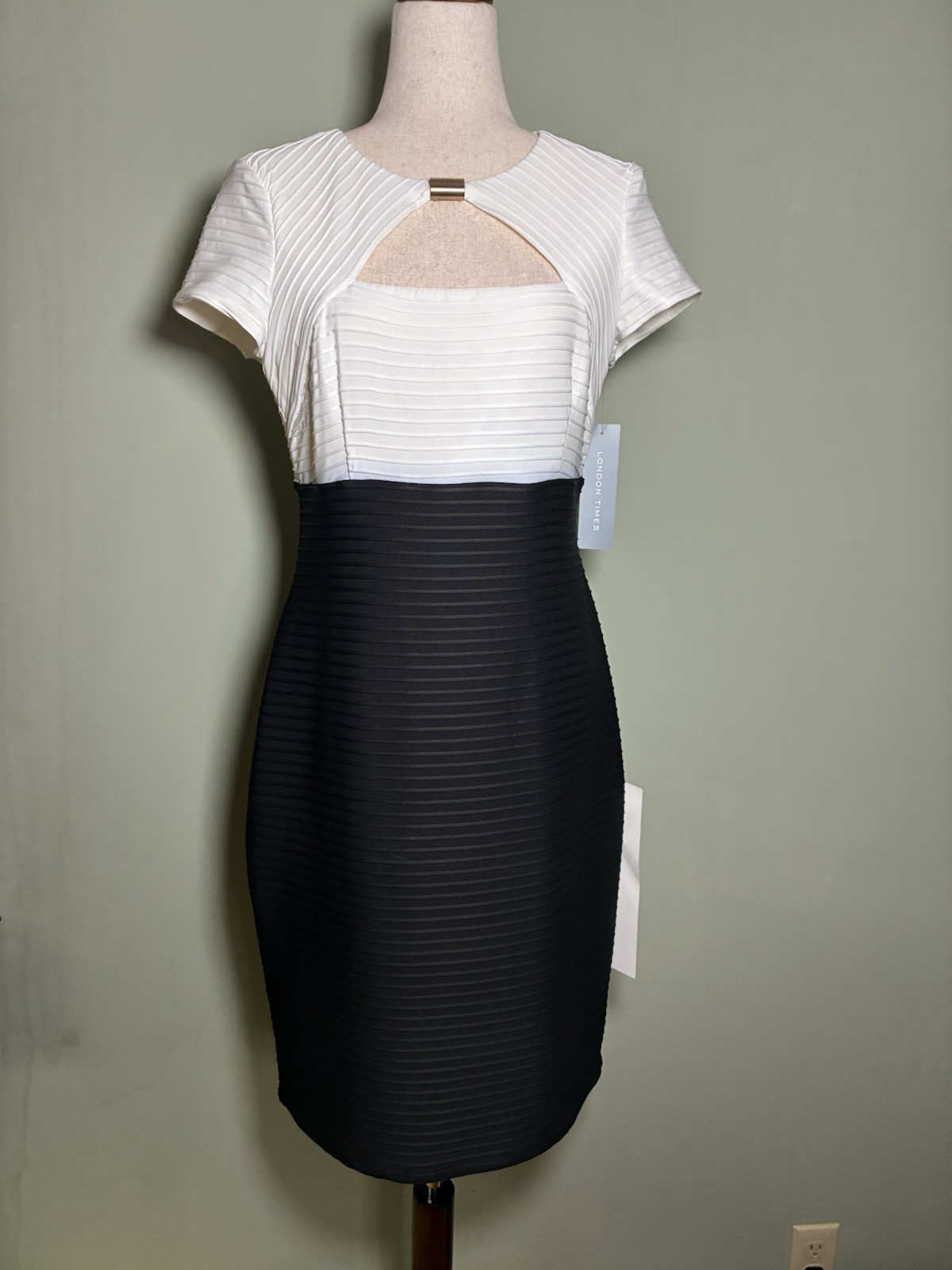 NWT London Times Cocktail Dress Size 10 Black White Colorblock Keyhole Sheath