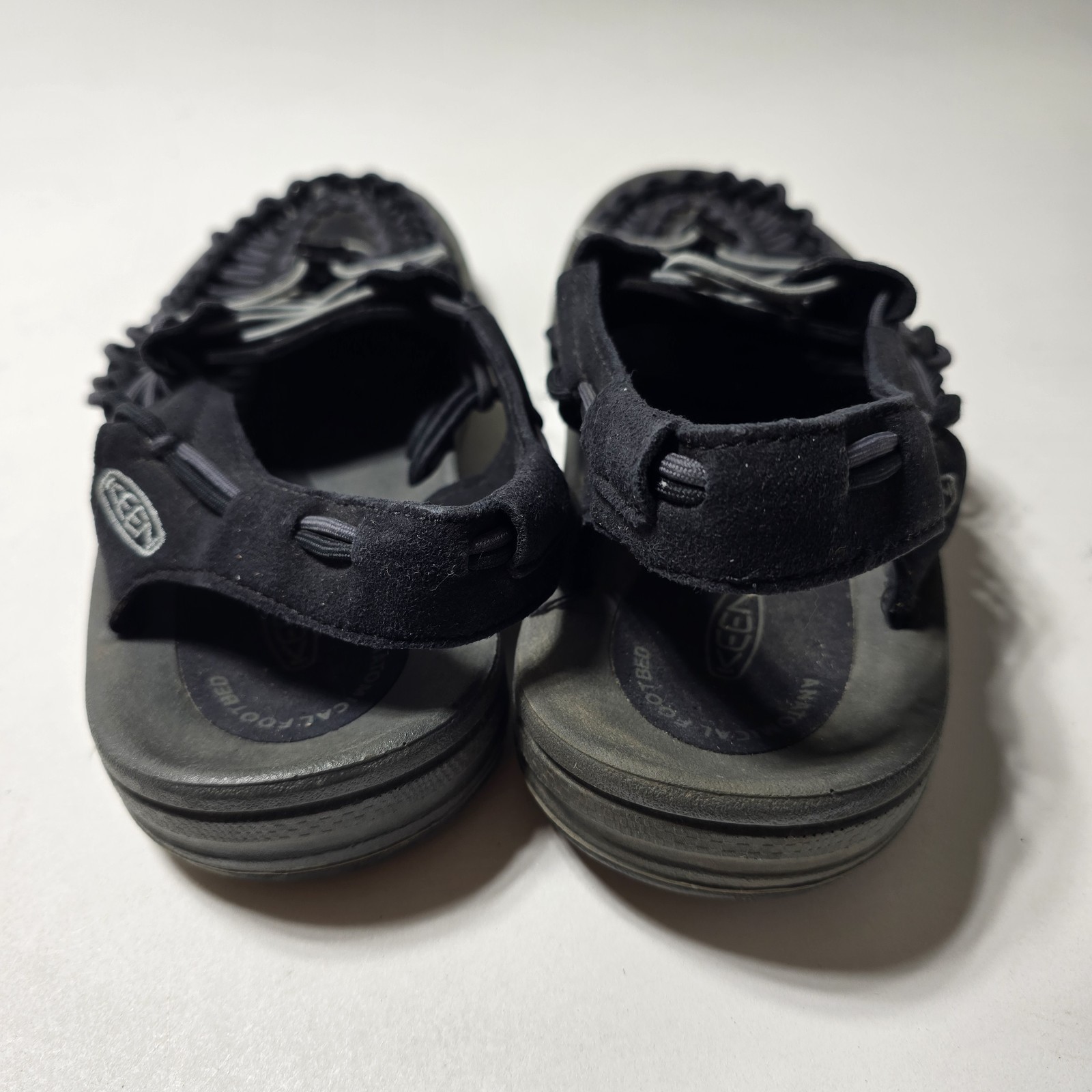 KEEN Men’s Uneek Classic Two-Cord Sandal Black Gray Sz 10.5