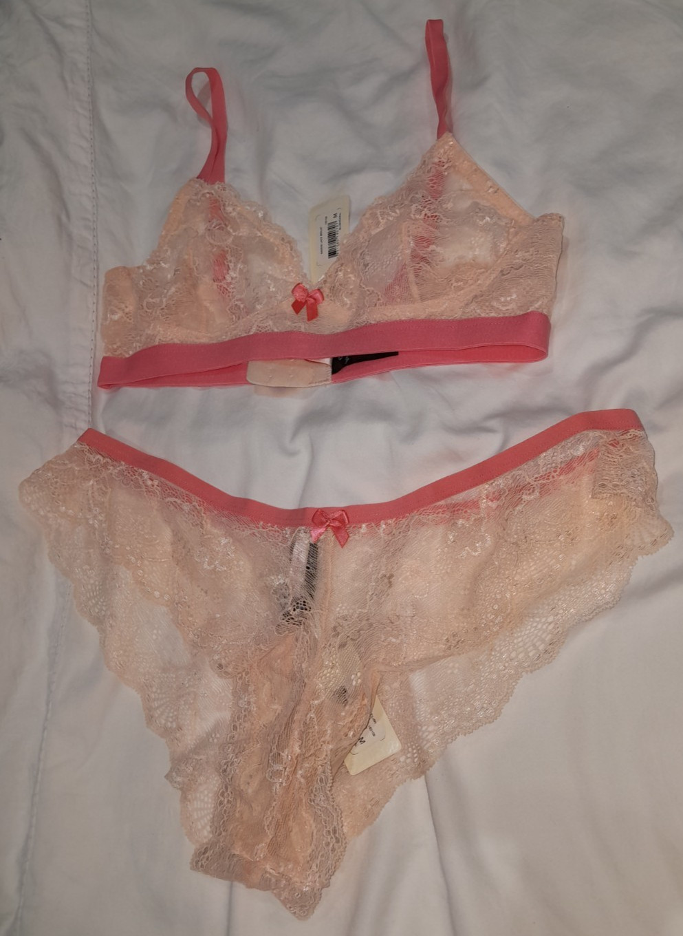 Just Peachy Coral Lace Non wired Bralet & Brief Set Medium (10/12) – BNWT (£30)