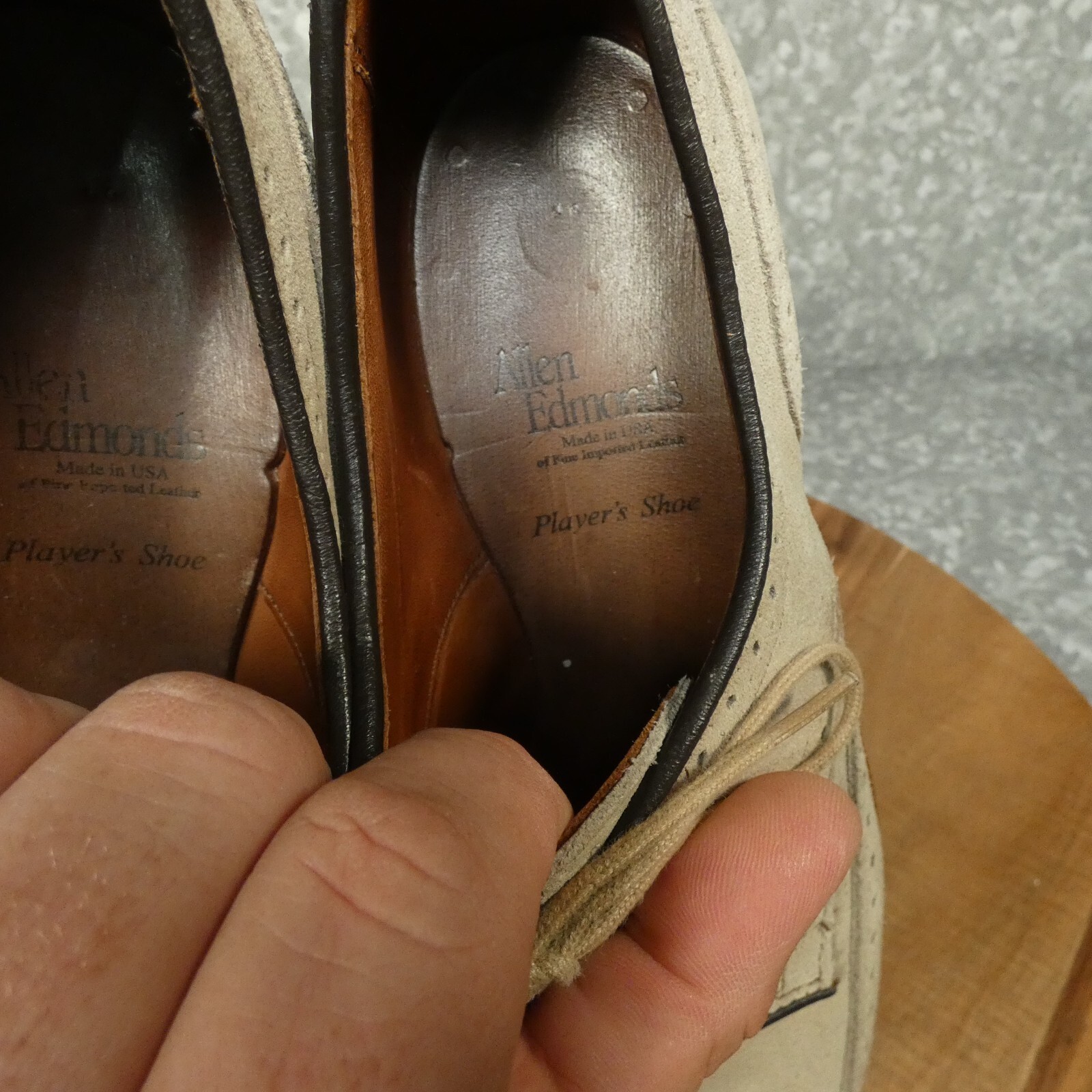 Allen Edmonds Player’s Shoe Mens 9B Beige Suede Wingtip Oxfords