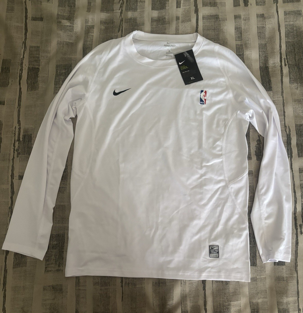 Nike Pro NBA Men’s XL White Long Sleeve Compression Crew Neck Shirt Logo